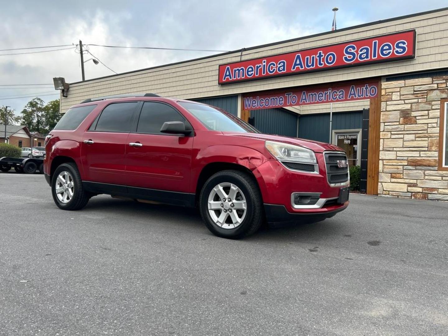 2014 RED GMC ACADIA SLE (1GKKVPKD8EJ) with an 3.6L engine, Automatic transmission, located at 2514 Williamson Rd NE, Roanoke, VA, 24012, (540) 265-7770, 37.294636, -79.936249 - NO CREDIT CHECK FINANCING WITH ONLY $2700 DOWN PAYMENT!!!! Check out our website www.needausedvehicle.com for our No Credit Check/ In House Financing options!! No Credit Check Available!!! In House Financing Available!!! All Clean Title Vehicles (no Salvaged or flooded vehicles ever on our lot)! - Photo#0