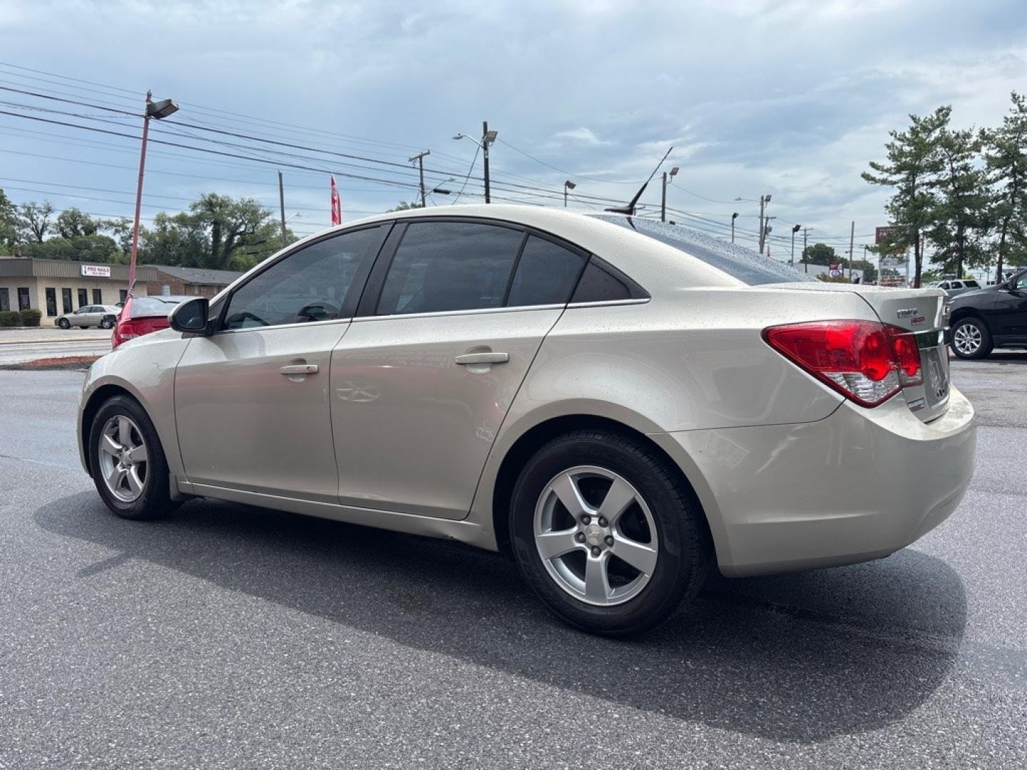 2014 SILVER CHEVROLET CRUZE LT (1G1PC5SBXE7) with an 1.4L engine, Automatic transmission, located at 2514 Williamson Rd NE, Roanoke, VA, 24012, (540) 265-7770, 37.294636, -79.936249- Photo#2