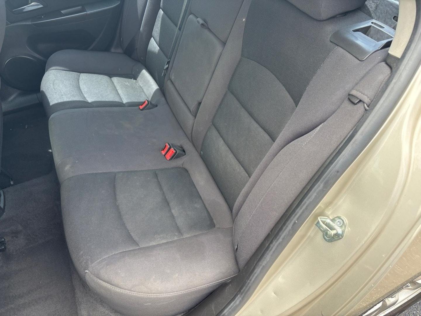 2014 SILVER CHEVROLET CRUZE LT (1G1PC5SBXE7) with an 1.4L engine, Automatic transmission, located at 2514 Williamson Rd NE, Roanoke, VA, 24012, (540) 265-7770, 37.294636, -79.936249- Photo#4
