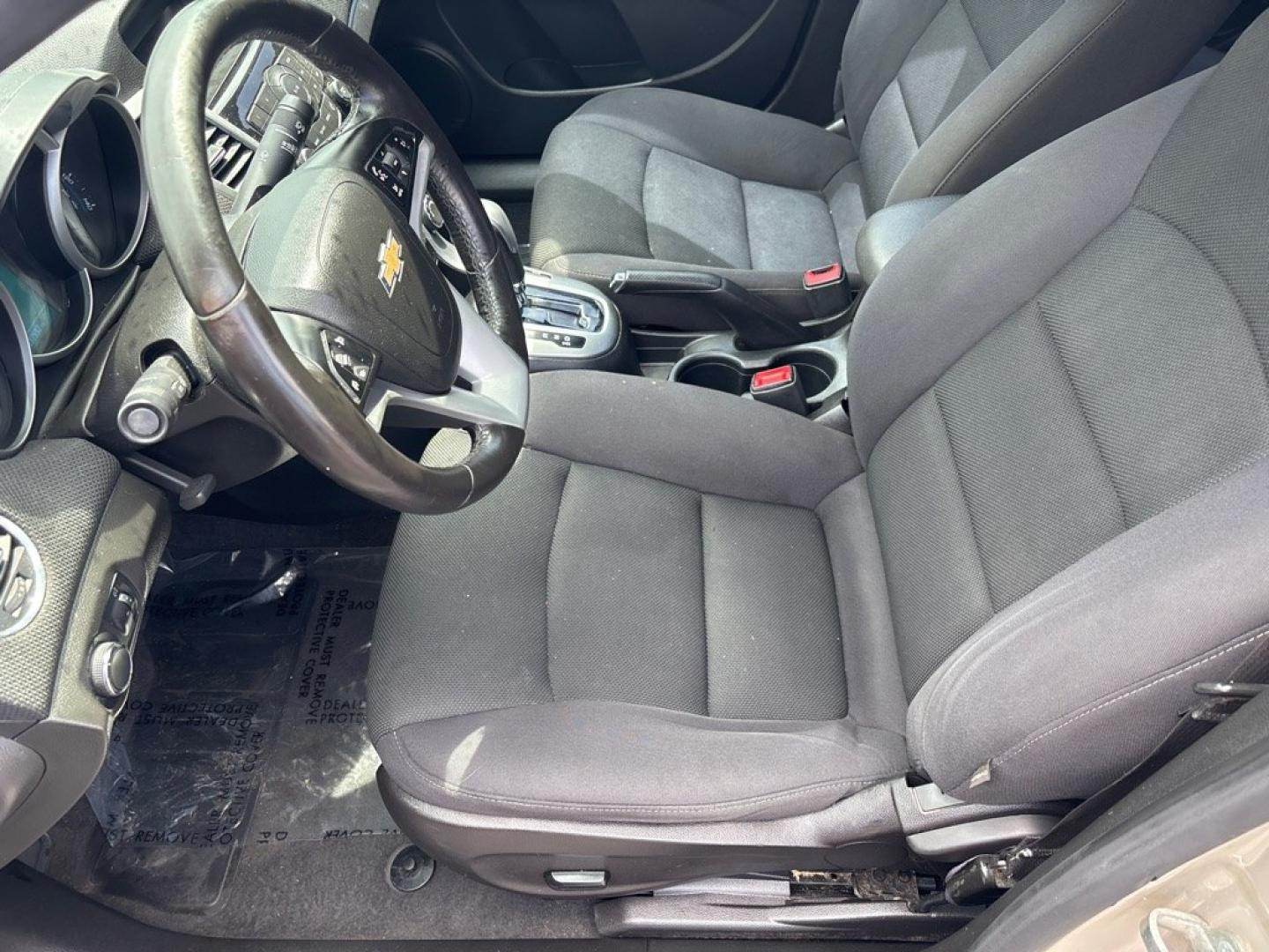 2014 SILVER CHEVROLET CRUZE LT (1G1PC5SBXE7) with an 1.4L engine, Automatic transmission, located at 2514 Williamson Rd NE, Roanoke, VA, 24012, (540) 265-7770, 37.294636, -79.936249- Photo#6