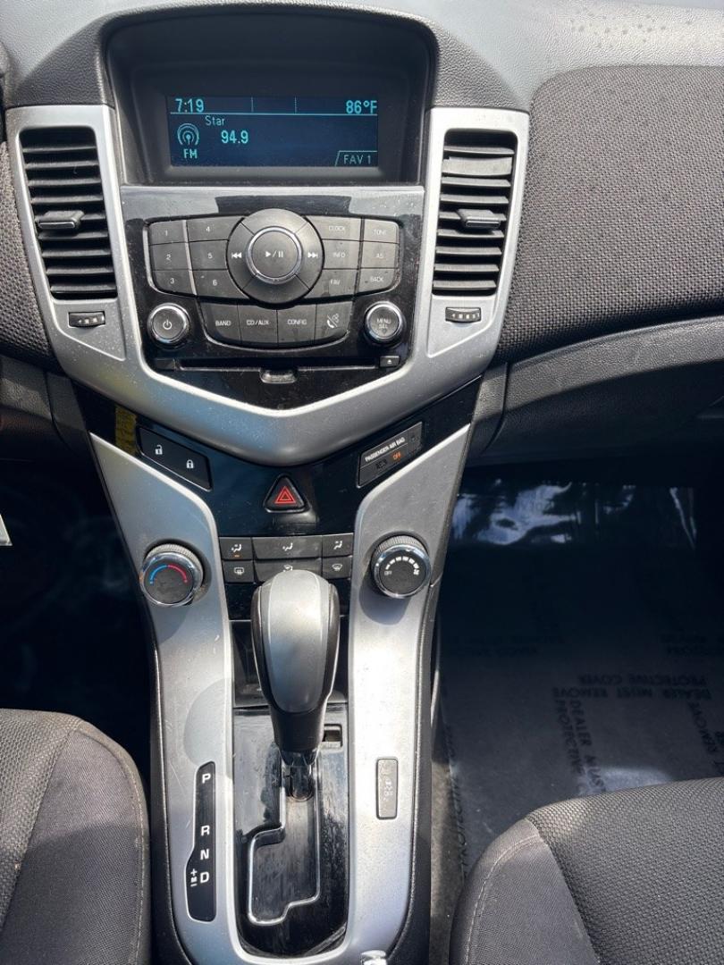 2014 SILVER CHEVROLET CRUZE LT (1G1PC5SBXE7) with an 1.4L engine, Automatic transmission, located at 2514 Williamson Rd NE, Roanoke, VA, 24012, (540) 265-7770, 37.294636, -79.936249- Photo#7