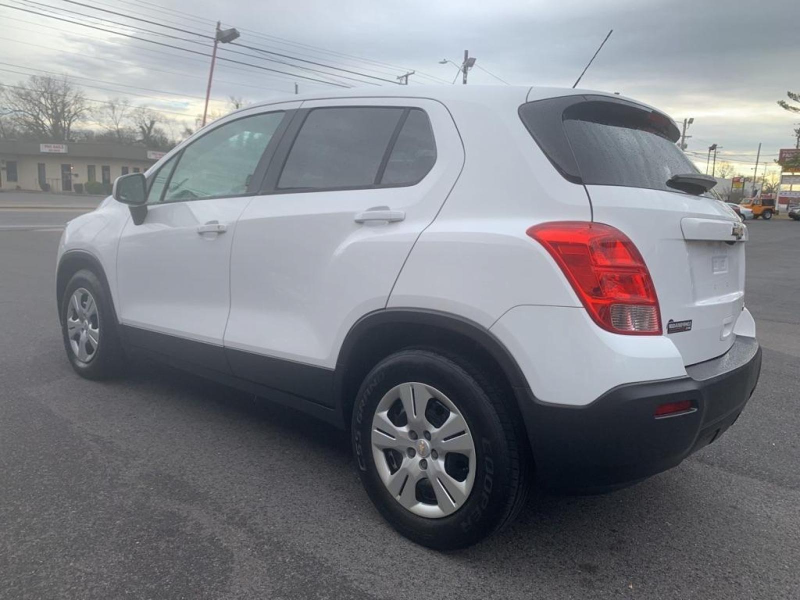 2016 WHITE CHEVROLET TRAX LS (3GNCJKSB9GL) with an 1.4L engine, Automatic transmission, located at 2514 Williamson Rd NE, Roanoke, VA, 24012, (540) 265-7770, 37.294636, -79.936249 - NO CREDIT CHECK FINANCING WITH ONLY $2600 DOWN PAYMENT!!!! Check out our website www.needausedvehicle.com for our No Credit Check/ In House Financing options!! No Credit Check Available!!! In House Financing Available!!! All Clean Title Vehicles (no Salvaged or flooded vehicles ever on our lot)! - Photo #2