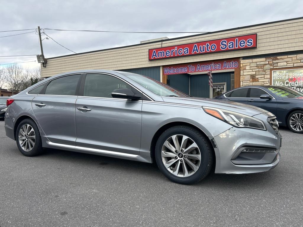2015 GRAY HYUNDAI SONATA SPORT (5NPE34AF0FH) with an 2.4L engine, Automatic transmission, located at 2514 Williamson Rd NE, Roanoke, VA, 24012, (540) 265-7770, 37.294636, -79.936249 - ******** BRAND NEW ENGINE !!! ********** NO CREDIT CHECK FINANCING WITH ONLY $2800 DOWN PAYMENT!!!! Check out our website www.needausedvehicle.com for our No Credit Check/ In House Financing options!! No Credit Check Available!!! In House Financing Available!!! All Clean Title Vehicles (no S - Photo#0