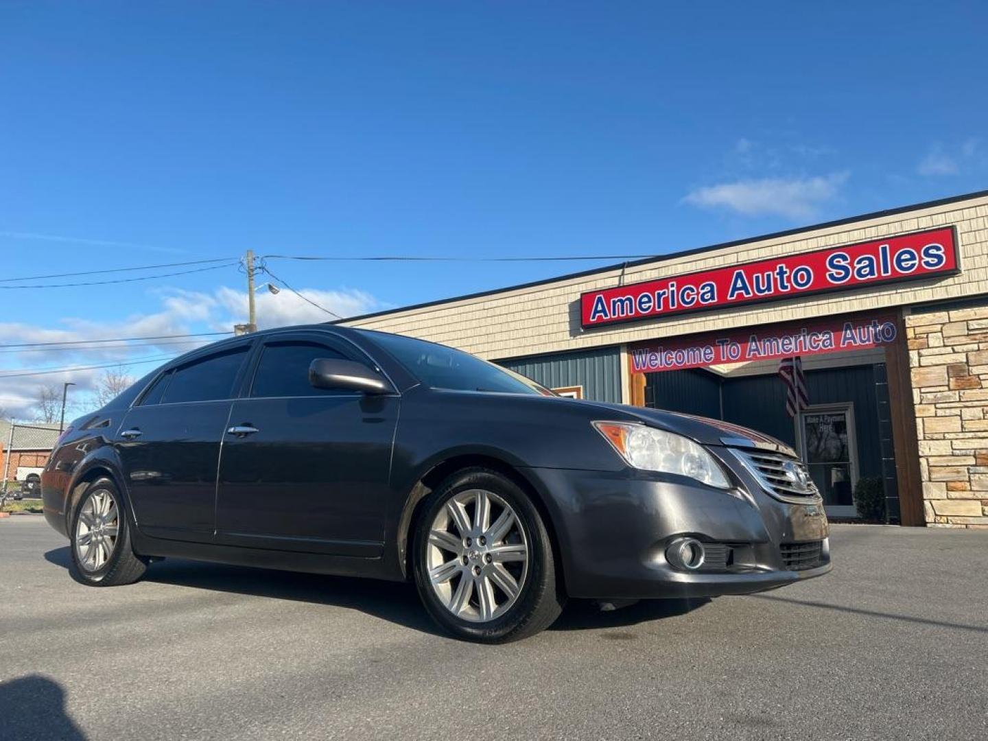 2009 GRAY TOYOTA AVALON XL (4T1BK36B99U) with an 3.5L engine, Automatic transmission, located at 2514 Williamson Rd NE, Roanoke, VA, 24012, (540) 265-7770, 37.294636, -79.936249 - Photo#1