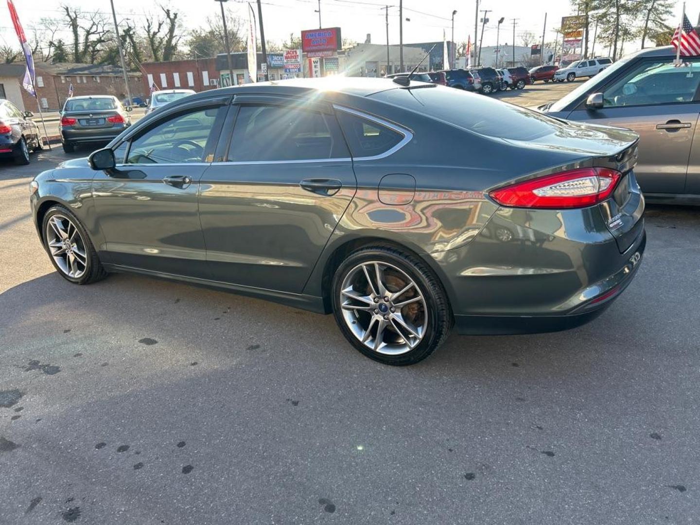 2015 GREEN FORD FUSION SE (3FA6P0HD5FR) with an 1.5L engine, Automatic transmission, located at 2514 Williamson Rd NE, Roanoke, VA, 24012, (540) 265-7770, 37.294636, -79.936249 - Photo#1