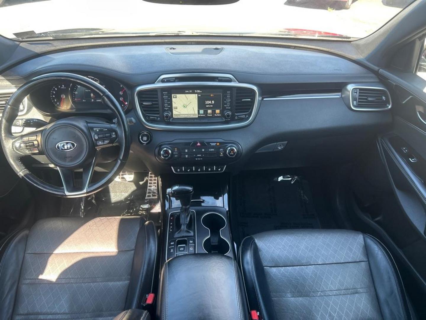 2016 BLACK KIA SORENTO SX (5XYPKDA11GG) with an 2.0L engine, Automatic transmission, located at 2514 Williamson Rd NE, Roanoke, VA, 24012, (540) 265-7770, 37.294636, -79.936249 - NO CREDIT CHECK FINANCING WITH ONLY $2500 DOWN PAYMENT!!!! Check out our website www.needausedvehicle.com for our No Credit Check/ In House Financing options!! No Credit Check Available!!! In House Financing Available!!! All Clean Title Vehicles (no Salvaged or flooded vehicles ever on our lot)!- Photo#4