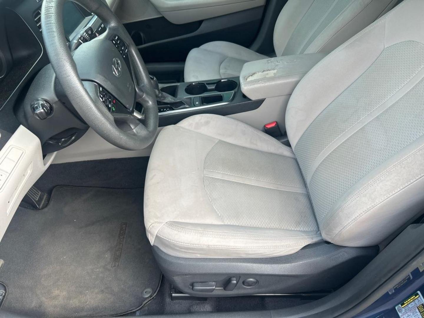2016 BLUE HYUNDAI SONATA SPORT (5NPE34AF7GH) with an 2.4L engine, Automatic transmission, located at 2514 Williamson Rd NE, Roanoke, VA, 24012, (540) 265-7770, 37.294636, -79.936249 - NO CREDIT CHECK FINANCING WITH ONLY $2700 DOWN PAYMENT!!!! Check out our website www.needausedvehicle.com for our No Credit Check/ In House Financing options!! No Credit Check Available!!! In House Financing Available!!! All Clean Title Vehicles (no Salvaged or flooded vehicles ever on our lot)! - Photo#4
