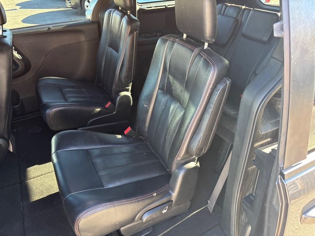 2016 GRAY DODGE GRAND CARAVAN R/T (2C4RDGEG2GR) with an 3.6L engine, Automatic transmission, located at 2514 Williamson Rd NE, Roanoke, VA, 24012, (540) 265-7770, 37.294636, -79.936249 - NO CREDIT CHECK FINANCING WITH ONLY $1800 DOWN PAYMENT!!!! Check out our website www.needausedvehicle.com for our No Credit Check/ In House Financing options!! No Credit Check Available!!! In House Financing Available!!! All Clean Title Vehicles (no Salvaged or flooded vehicles ever on our lot)!- Photo#3