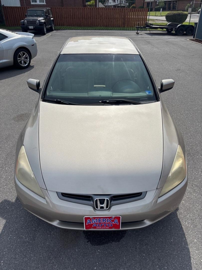 2005 GOLD HONDA ACCORD LX (1HGCM56485A) with an 2.4L engine, Automatic transmission, located at 2514 Williamson Rd NE, Roanoke, VA, 24012, (540) 265-7770, 37.294636, -79.936249- Photo#1