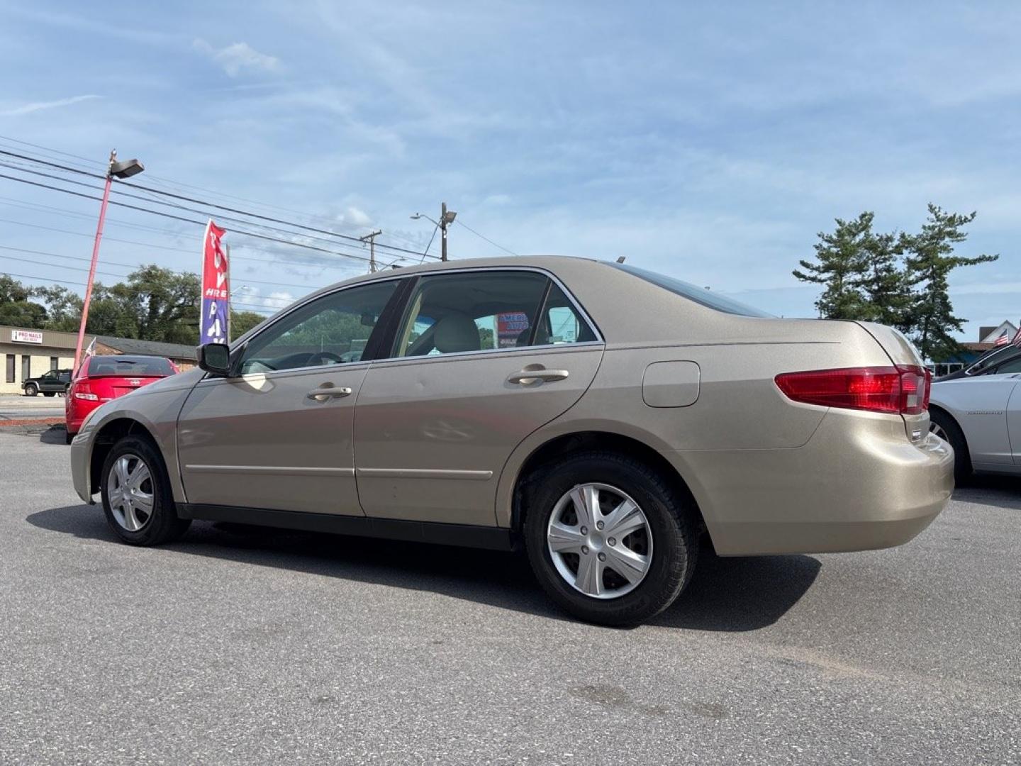 2005 GOLD HONDA ACCORD LX (1HGCM56485A) with an 2.4L engine, Automatic transmission, located at 2514 Williamson Rd NE, Roanoke, VA, 24012, (540) 265-7770, 37.294636, -79.936249- Photo#2