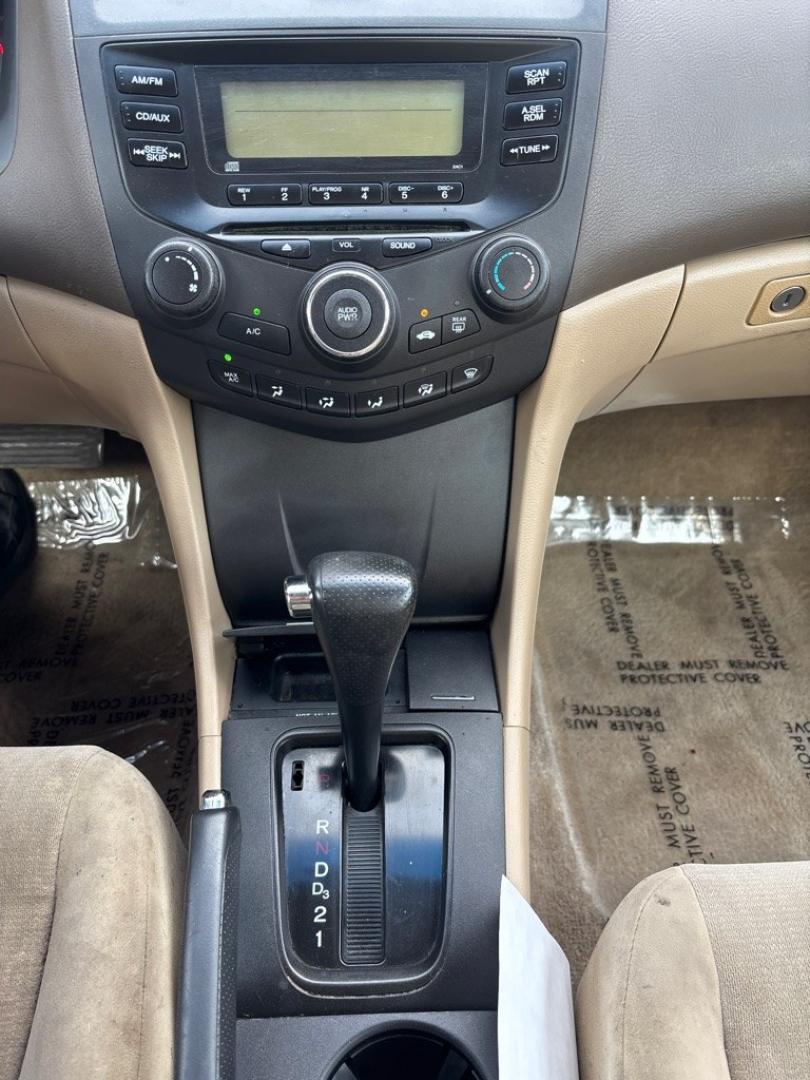 2005 GOLD HONDA ACCORD LX (1HGCM56485A) with an 2.4L engine, Automatic transmission, located at 2514 Williamson Rd NE, Roanoke, VA, 24012, (540) 265-7770, 37.294636, -79.936249- Photo#7