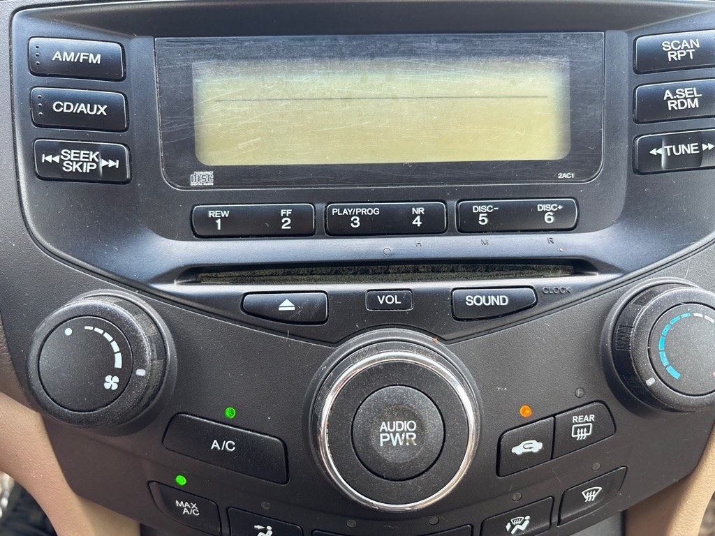 2005 GOLD HONDA ACCORD LX (1HGCM56485A) with an 2.4L engine, Automatic transmission, located at 2514 Williamson Rd NE, Roanoke, VA, 24012, (540) 265-7770, 37.294636, -79.936249 - NO CREDIT CHECK FINANCING WITH ONLY $1400 DOWN PAYMENT!!!! Check out our website www.needausedvehicle.com for our No Credit Check/ In House Financing options!! No Credit Check Available!!! In House Financing Available!!! All Clean Title Vehicles (no Salvaged or flooded vehicles ever on our lot)!- Photo#7
