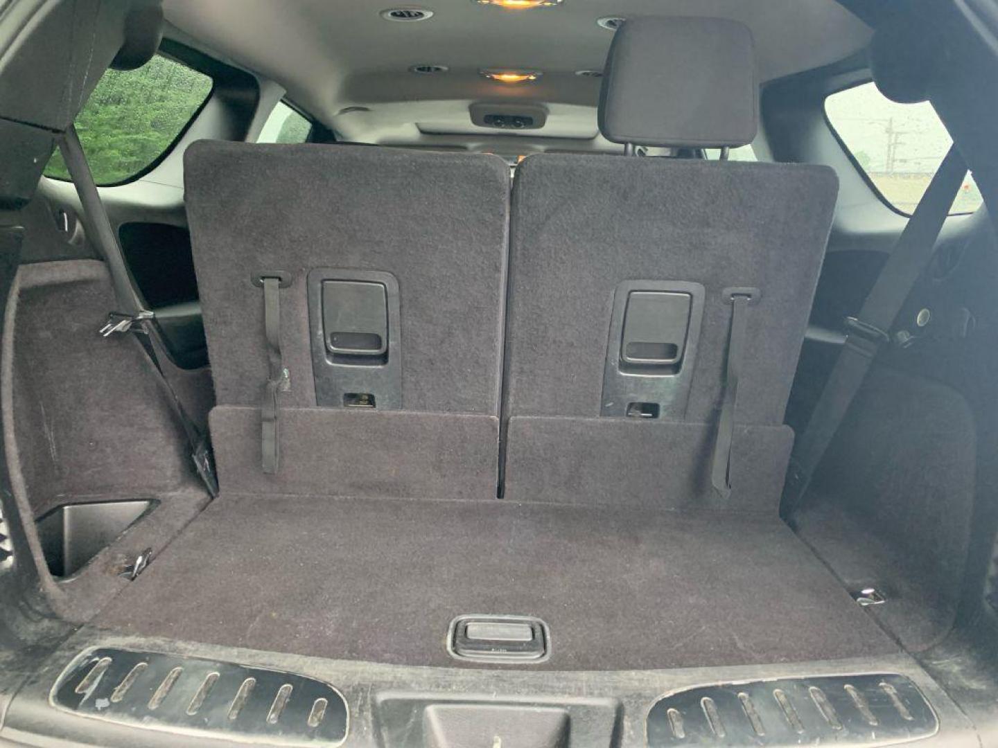 2012 SILVER DODGE DURANGO CREW (1C4RDJDG2CC) with an 3.6L engine, Automatic transmission, located at 2514 Williamson Rd NE, Roanoke, VA, 24012, (540) 265-7770, 37.294636, -79.936249 - NO CREDIT CHECK FINANCING WITH ONLY $3500 DOWN PAYMENT!!!! Check out our website www.needausedvehicle.com for our No Credit Check/ In House Financing options!! No Credit Check Available!!! In House Financing Available!!! All Clean Title Vehicles (no Salvaged or flooded vehicles ever on our lot)! - Photo#4