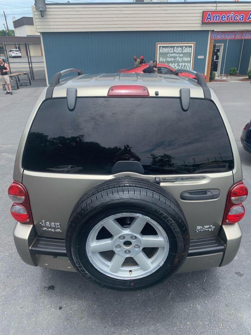 2005 GOLD JEEP LIBERTY LIMITED (1J4GL58K05W) with an 3.7L engine, Automatic transmission, located at 2514 Williamson Rd NE, Roanoke, VA, 24012, (540) 265-7770, 37.294636, -79.936249 - NO CREDIT CHECK FINANCING WITH ONLY $2300 DOWN PAYMENT!!!! Check out our website www.needausedvehicle.com for our No Credit Check/ In House Financing options!! No Credit Check Available!!! In House Financing Available!!! All Clean Title Vehicles (no Salvaged or flooded vehicles ever on our lot)! - Photo#10