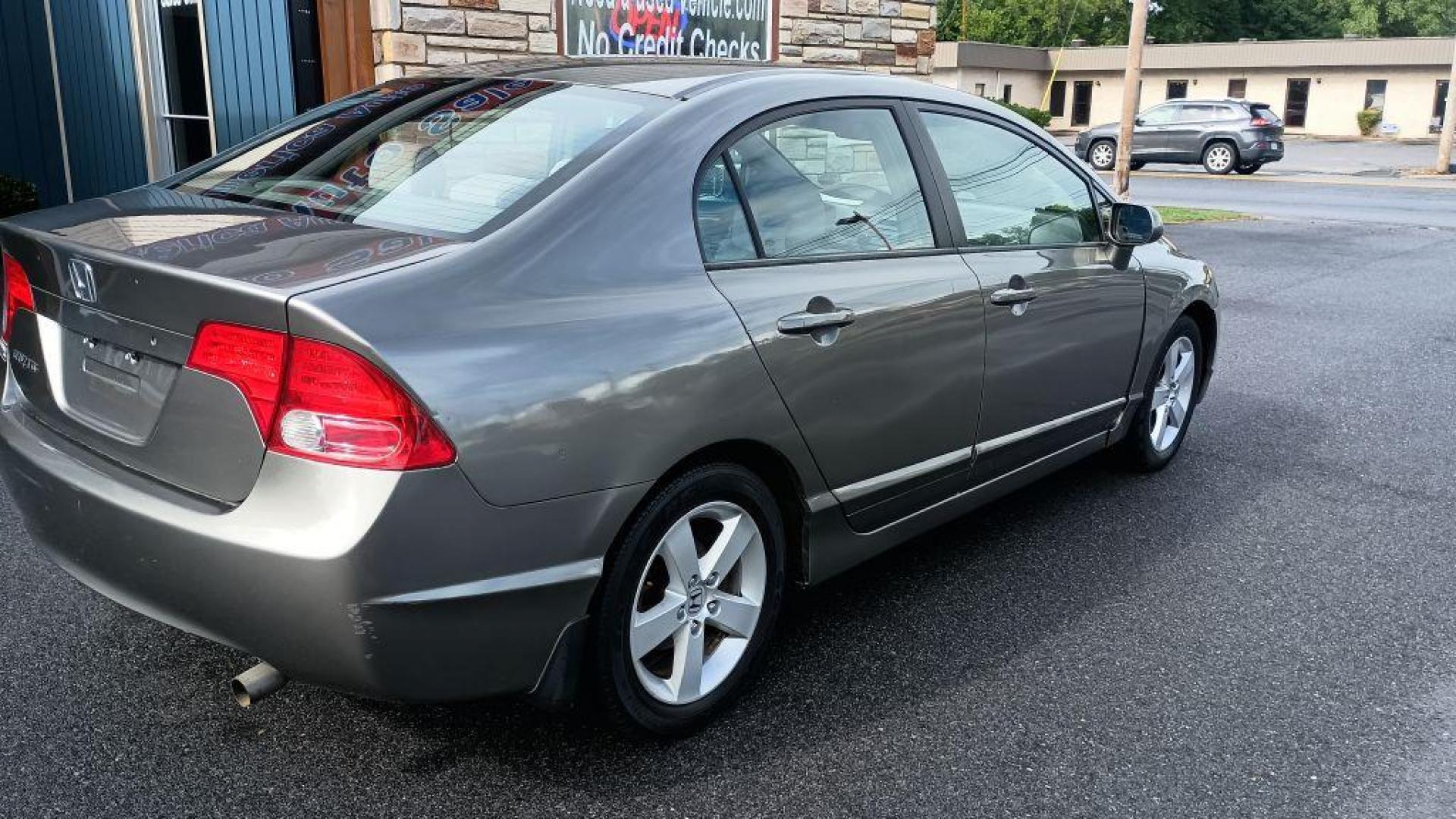 2007 SILVER HONDA CIVIC EX (1HGFA16857L) with an 1.8L engine, Automatic transmission, located at 2514 Williamson Rd NE, Roanoke, VA, 24012, (540) 265-7770, 37.294636, -79.936249 - Photo#2