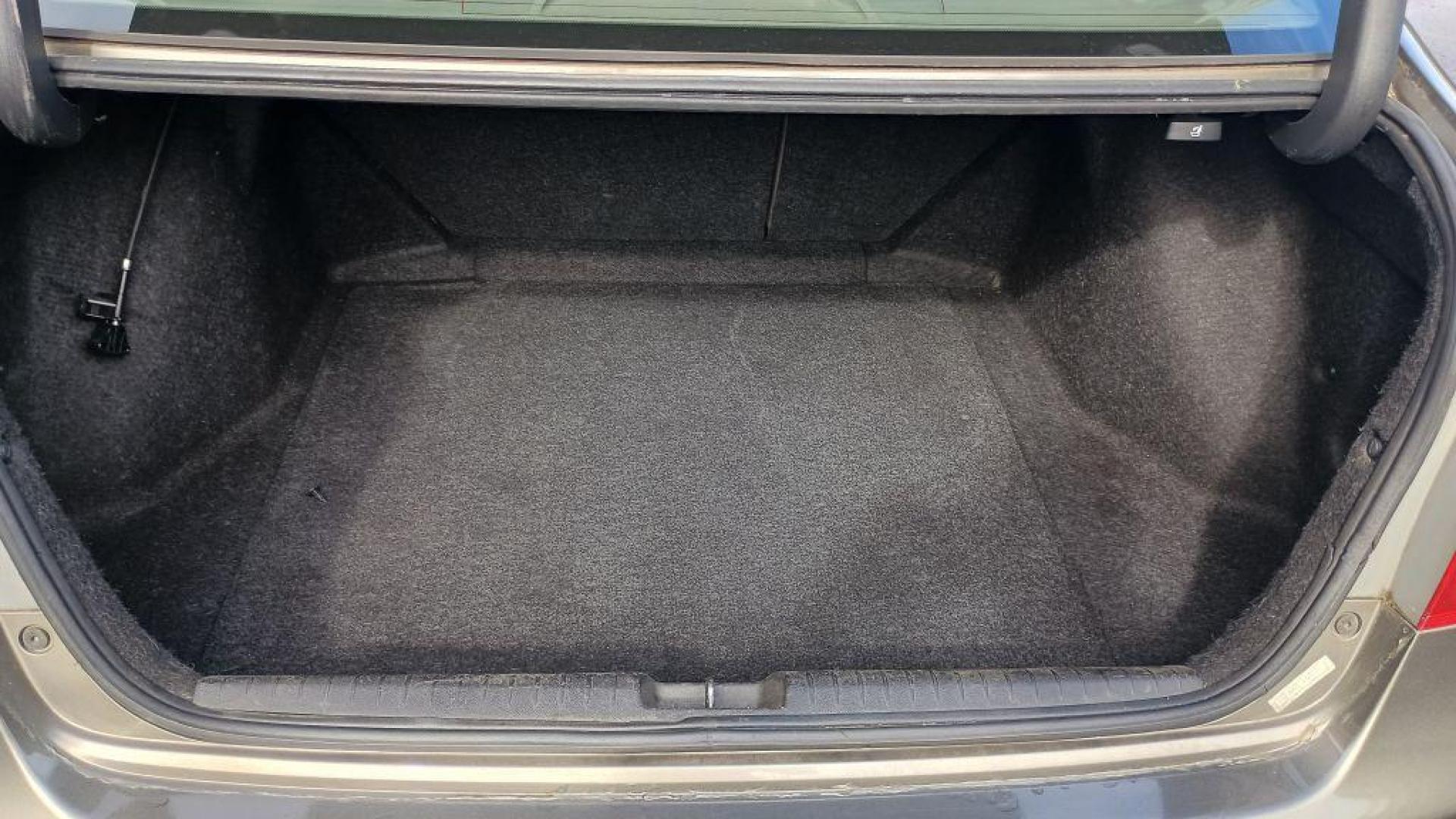 2007 SILVER HONDA CIVIC EX (1HGFA16857L) with an 1.8L engine, Automatic transmission, located at 2514 Williamson Rd NE, Roanoke, VA, 24012, (540) 265-7770, 37.294636, -79.936249 - Photo#4