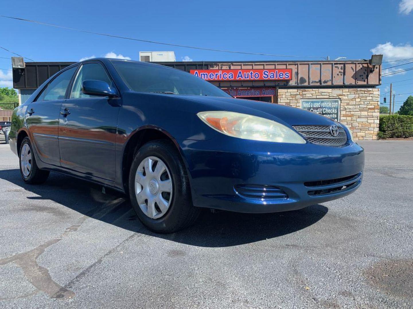 2004 BLUE TOYOTA CAMRY LE (4T1BE32K74U) with an 2.4L engine, Automatic transmission, located at 2514 Williamson Rd NE, Roanoke, VA, 24012, (540) 265-7770, 37.294636, -79.936249 - NO CREDIT CHECK FINANCING WITH ONLY $1400 DOWN PAYMENT!!!! Check out our website www.needausedvehicle.com for our No Credit Check/ In House Financing options!! No Credit Check Available!!! In House Financing Available!!! All Clean Title Vehicles (no Salvaged or flooded vehicles ever on our lot)! - Photo#0