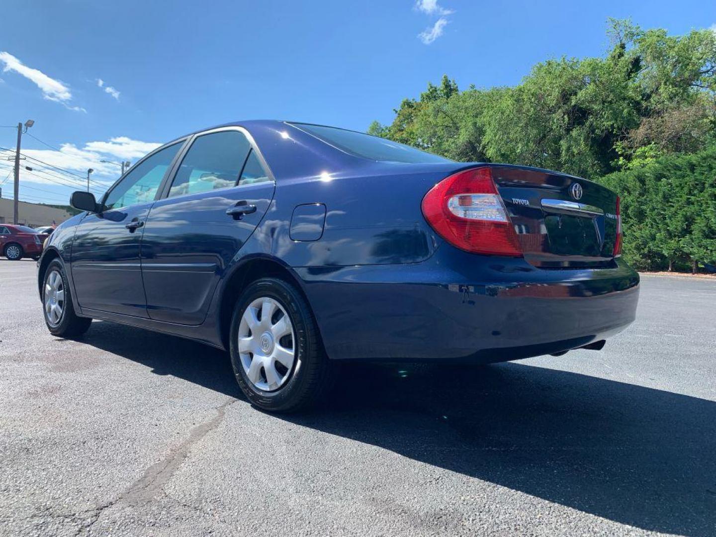 2004 BLUE TOYOTA CAMRY LE (4T1BE32K74U) with an 2.4L engine, Automatic transmission, located at 2514 Williamson Rd NE, Roanoke, VA, 24012, (540) 265-7770, 37.294636, -79.936249 - NO CREDIT CHECK FINANCING WITH ONLY $1400 DOWN PAYMENT!!!! Check out our website www.needausedvehicle.com for our No Credit Check/ In House Financing options!! No Credit Check Available!!! In House Financing Available!!! All Clean Title Vehicles (no Salvaged or flooded vehicles ever on our lot)! - Photo#1