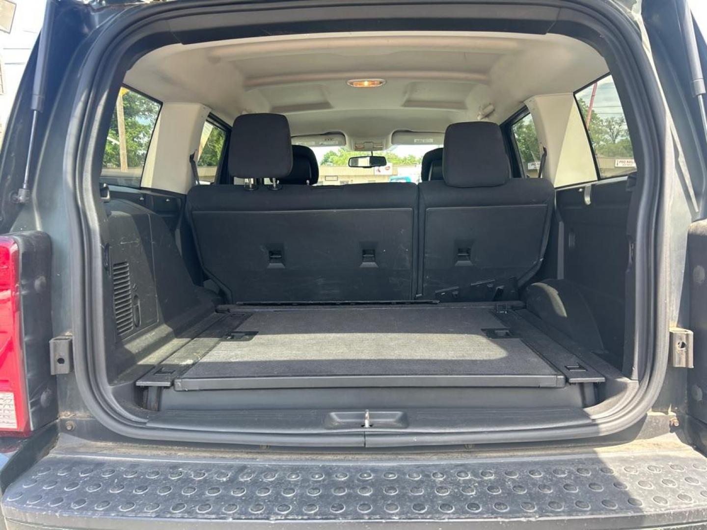 2010 GREEN DODGE NITRO SXT (1D4PU5GK2AW) with an 3.7L engine, Automatic transmission, located at 2514 Williamson Rd NE, Roanoke, VA, 24012, (540) 265-7770, 37.294636, -79.936249- Photo#2