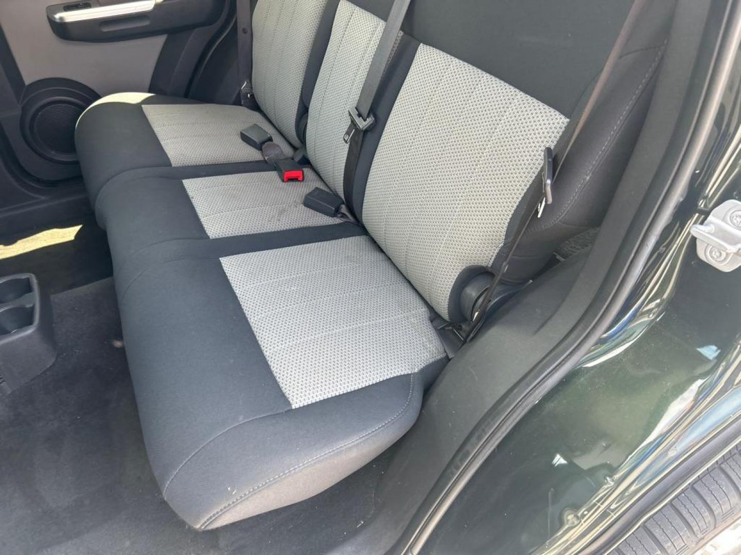 2010 GREEN DODGE NITRO SXT (1D4PU5GK2AW) with an 3.7L engine, Automatic transmission, located at 2514 Williamson Rd NE, Roanoke, VA, 24012, (540) 265-7770, 37.294636, -79.936249- Photo#4