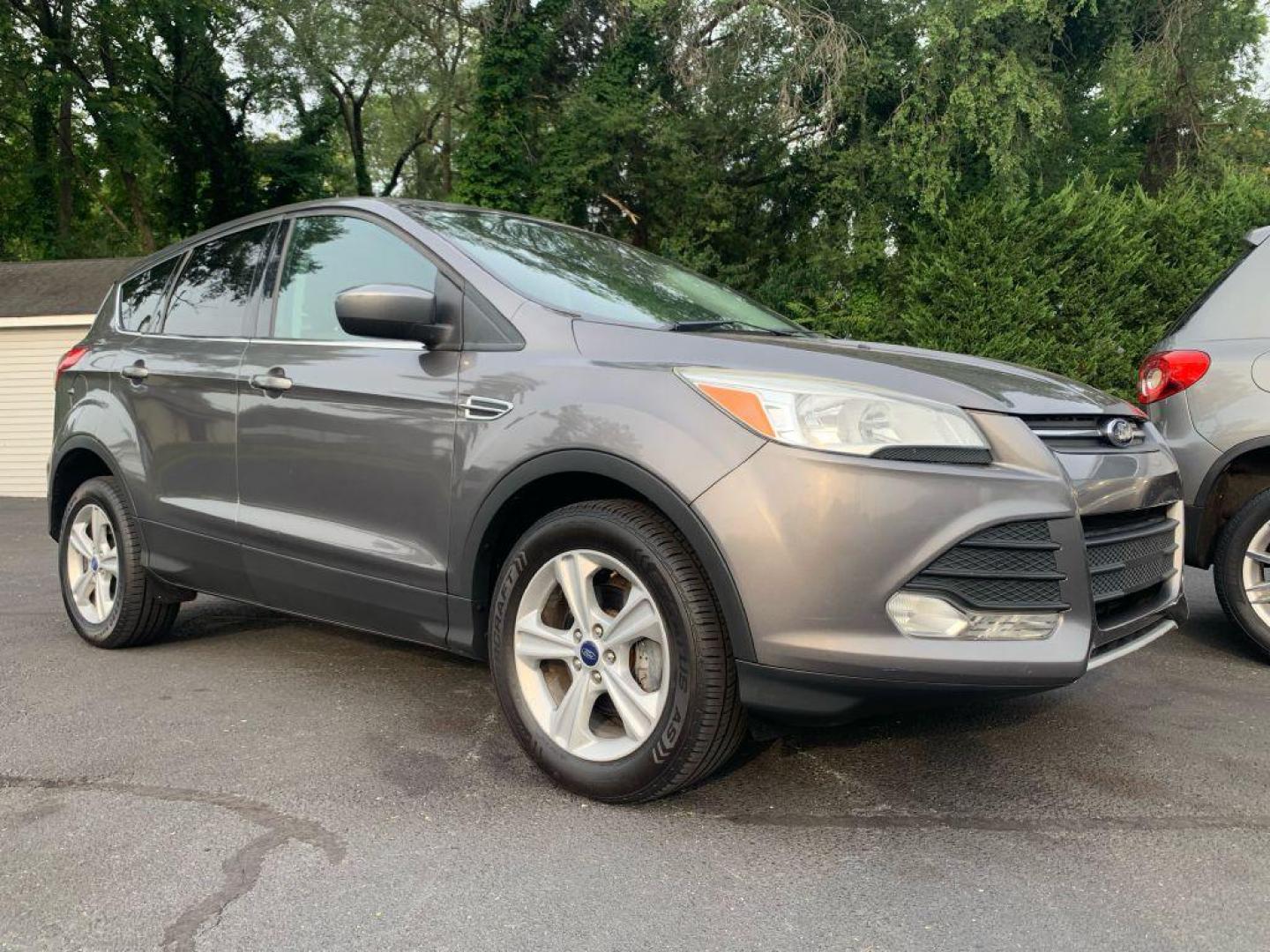 2013 GRAY FORD ESCAPE SE (1FMCU0GX8DU) with an 1.6L engine, Automatic transmission, located at 2514 Williamson Rd NE, Roanoke, VA, 24012, (540) 265-7770, 37.294636, -79.936249 - NO CREDIT CHECK FINANCING WITH ONLY $2300 DOWN PAYMENT!!!! Check out our website www.needausedvehicle.com for our No Credit Check/ In House Financing options!! No Credit Check Available!!! In House Financing Available!!! All Clean Title Vehicles (no Salvaged or flooded vehicles ever on our lot)! - Photo#0