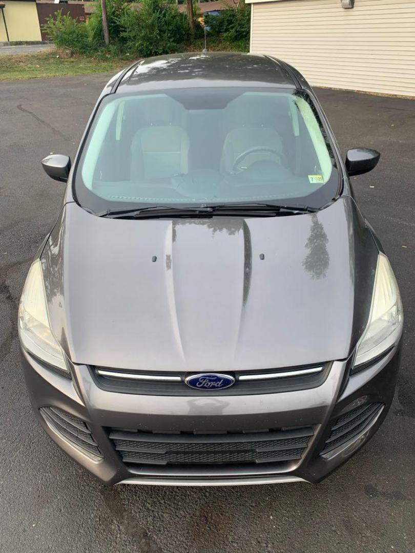 2013 GRAY FORD ESCAPE SE (1FMCU0GX8DU) with an 1.6L engine, Automatic transmission, located at 2514 Williamson Rd NE, Roanoke, VA, 24012, (540) 265-7770, 37.294636, -79.936249 - NO CREDIT CHECK FINANCING WITH ONLY $2300 DOWN PAYMENT!!!! Check out our website www.needausedvehicle.com for our No Credit Check/ In House Financing options!! No Credit Check Available!!! In House Financing Available!!! All Clean Title Vehicles (no Salvaged or flooded vehicles ever on our lot)! - Photo#9