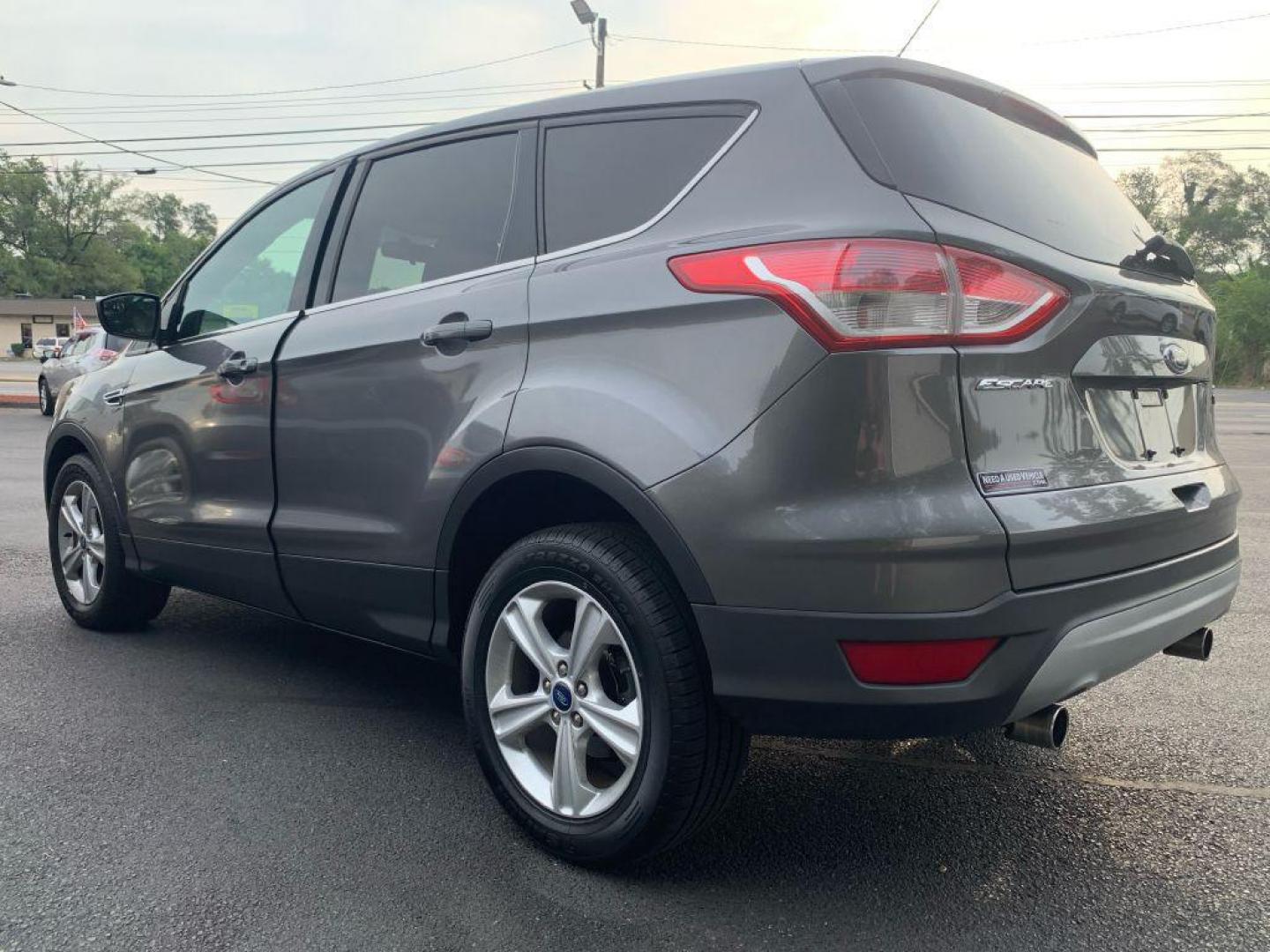 2013 GRAY FORD ESCAPE SE (1FMCU0GX8DU) with an 1.6L engine, Automatic transmission, located at 2514 Williamson Rd NE, Roanoke, VA, 24012, (540) 265-7770, 37.294636, -79.936249 - NO CREDIT CHECK FINANCING WITH ONLY $2300 DOWN PAYMENT!!!! Check out our website www.needausedvehicle.com for our No Credit Check/ In House Financing options!! No Credit Check Available!!! In House Financing Available!!! All Clean Title Vehicles (no Salvaged or flooded vehicles ever on our lot)! - Photo#1