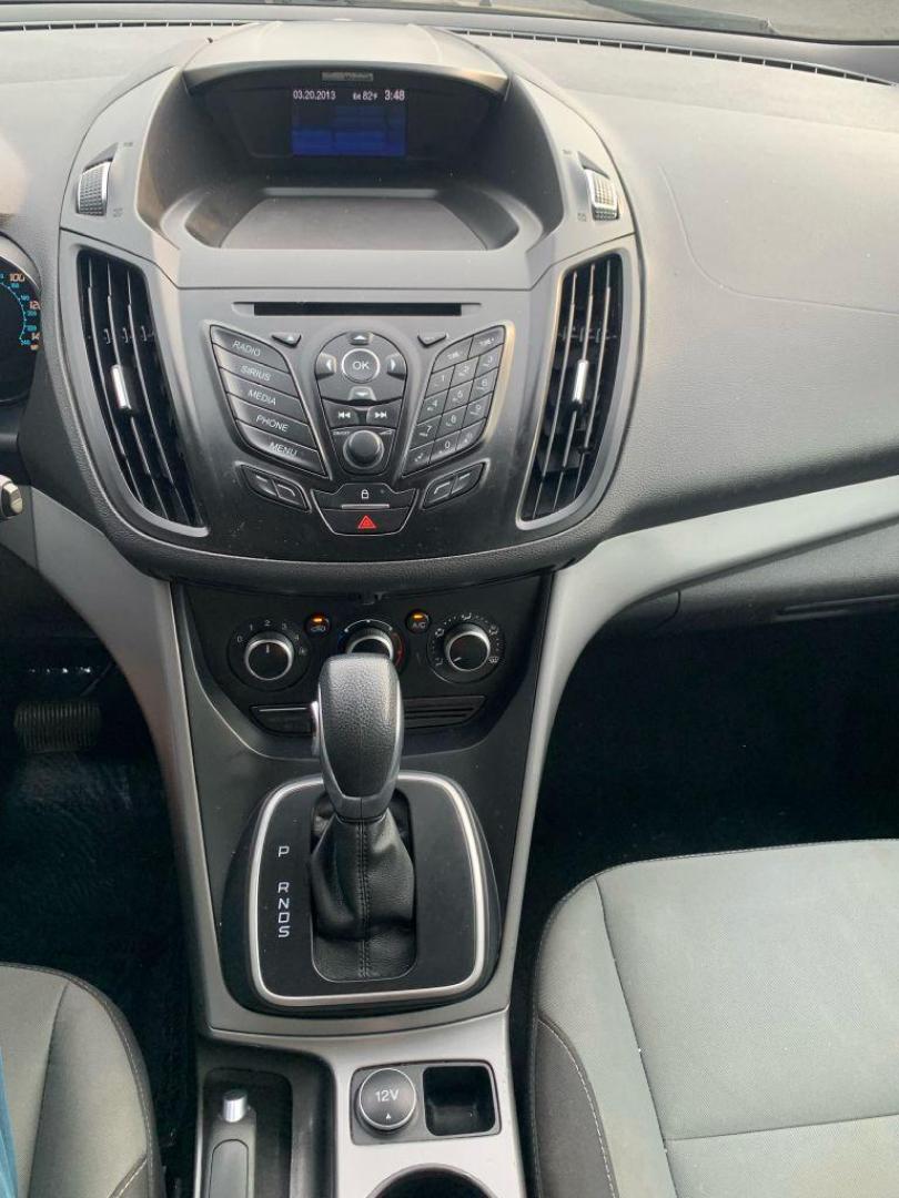 2013 GRAY FORD ESCAPE SE (1FMCU0GX8DU) with an 1.6L engine, Automatic transmission, located at 2514 Williamson Rd NE, Roanoke, VA, 24012, (540) 265-7770, 37.294636, -79.936249 - NO CREDIT CHECK FINANCING WITH ONLY $2300 DOWN PAYMENT!!!! Check out our website www.needausedvehicle.com for our No Credit Check/ In House Financing options!! No Credit Check Available!!! In House Financing Available!!! All Clean Title Vehicles (no Salvaged or flooded vehicles ever on our lot)! - Photo#4