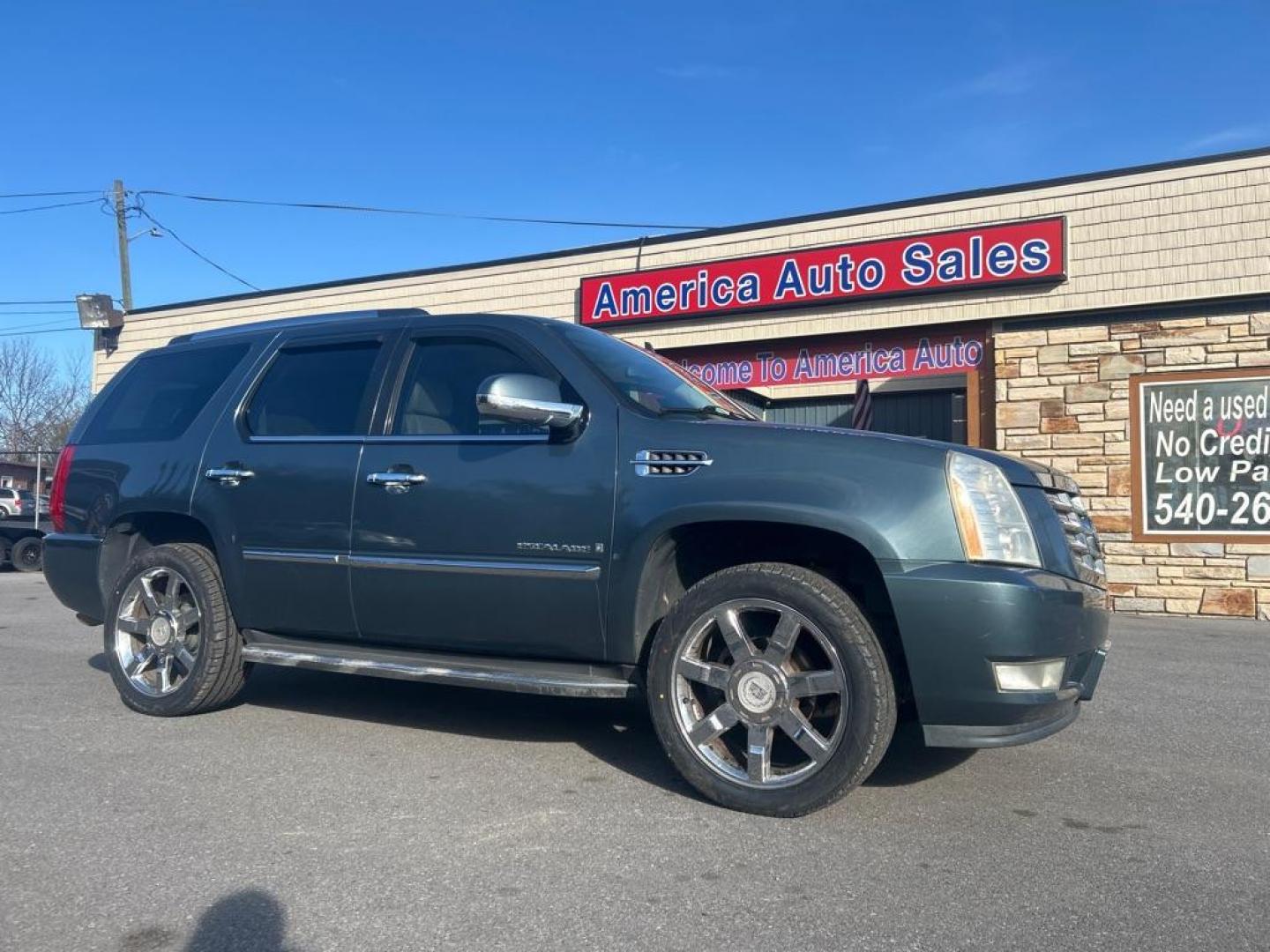 2008 BLUE CADILLAC ESCALADE LUXURY (1GYFK63878R) with an 6.2L engine, Automatic transmission, located at 2514 Williamson Rd NE, Roanoke, VA, 24012, (540) 265-7770, 37.294636, -79.936249 - Photo#0