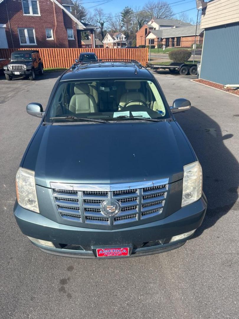 2008 BLUE CADILLAC ESCALADE LUXURY (1GYFK63878R) with an 6.2L engine, Automatic transmission, located at 2514 Williamson Rd NE, Roanoke, VA, 24012, (540) 265-7770, 37.294636, -79.936249 - Photo#1
