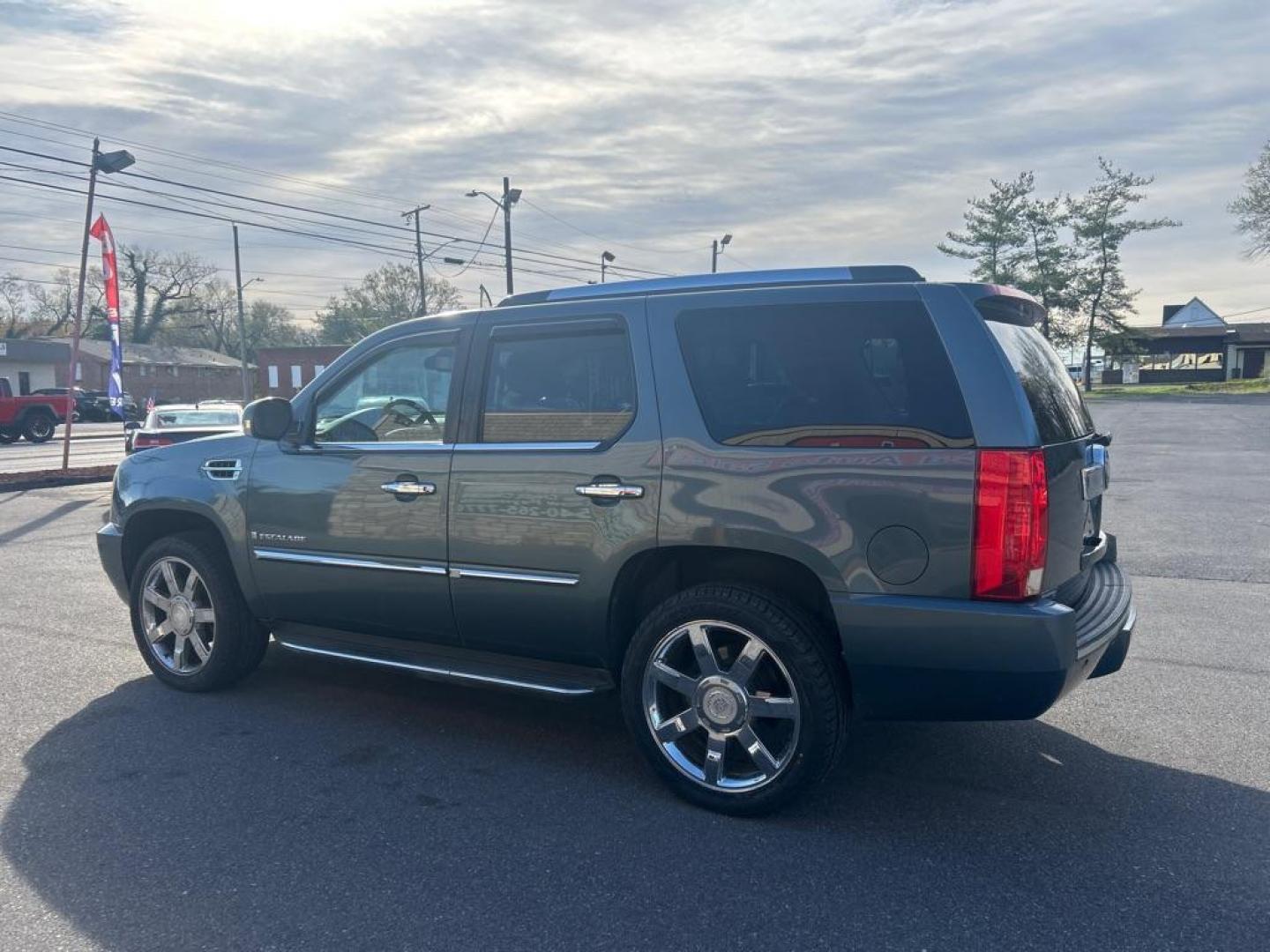 2008 BLUE CADILLAC ESCALADE LUXURY (1GYFK63878R) with an 6.2L engine, Automatic transmission, located at 2514 Williamson Rd NE, Roanoke, VA, 24012, (540) 265-7770, 37.294636, -79.936249 - Photo#2
