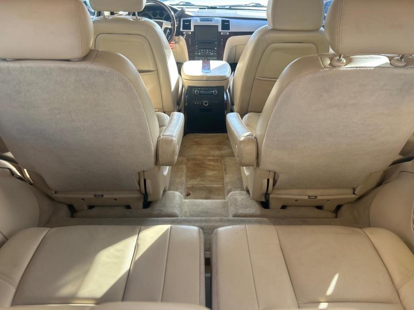 2008 BLUE CADILLAC ESCALADE LUXURY (1GYFK63878R) with an 6.2L engine, Automatic transmission, located at 2514 Williamson Rd NE, Roanoke, VA, 24012, (540) 265-7770, 37.294636, -79.936249 - Photo#5