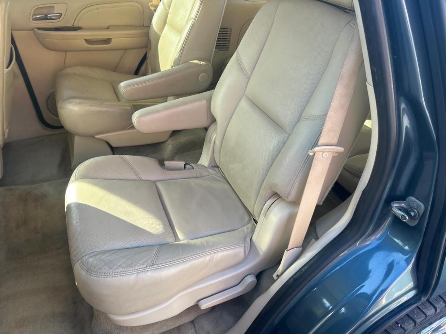 2008 BLUE CADILLAC ESCALADE LUXURY (1GYFK63878R) with an 6.2L engine, Automatic transmission, located at 2514 Williamson Rd NE, Roanoke, VA, 24012, (540) 265-7770, 37.294636, -79.936249 - Photo#6