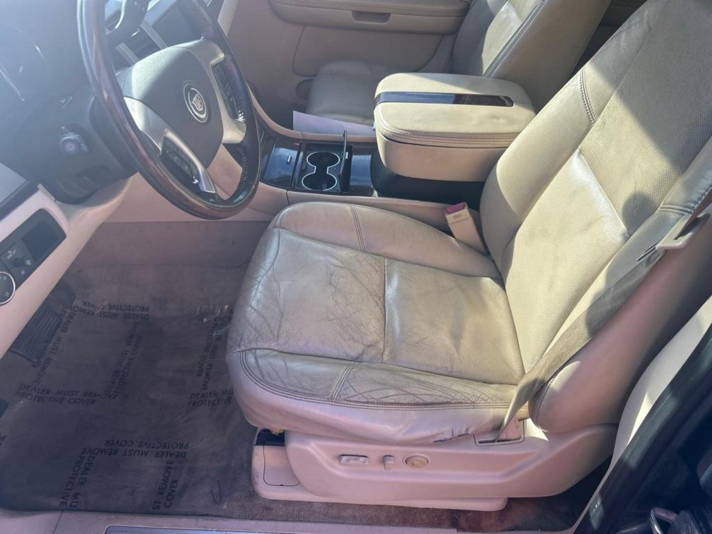 2008 BLUE CADILLAC ESCALADE LUXURY (1GYFK63878R) with an 6.2L engine, Automatic transmission, located at 2514 Williamson Rd NE, Roanoke, VA, 24012, (540) 265-7770, 37.294636, -79.936249 - Photo#9