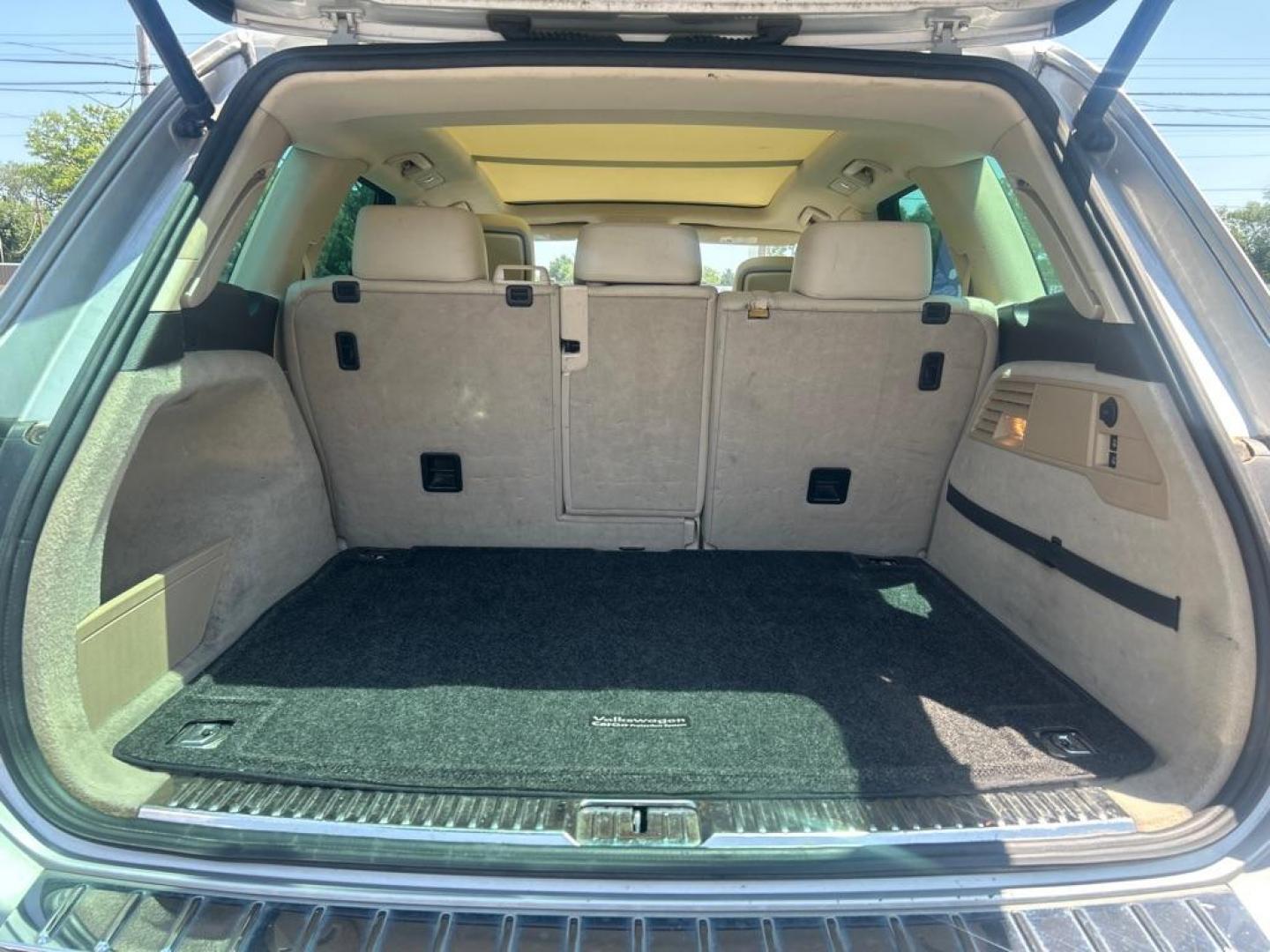 2013 SILVER VOLKSWAGEN TOUAREG V6 (WVGEF9BP6DD) with an 3.6L engine, Automatic transmission, located at 2514 Williamson Rd NE, Roanoke, VA, 24012, (540) 265-7770, 37.294636, -79.936249 - NO CREDIT CHECK FINANCING WITH ONLY $2500 DOWN PAYMENT!!!! Check out our website www.needausedvehicle.com for our No Credit Check/ In House Financing options!! No Credit Check Available!!! In House Financing Available!!! All Clean Title Vehicles (no Salvaged or flooded vehicles ever on our lot)! - Photo#2