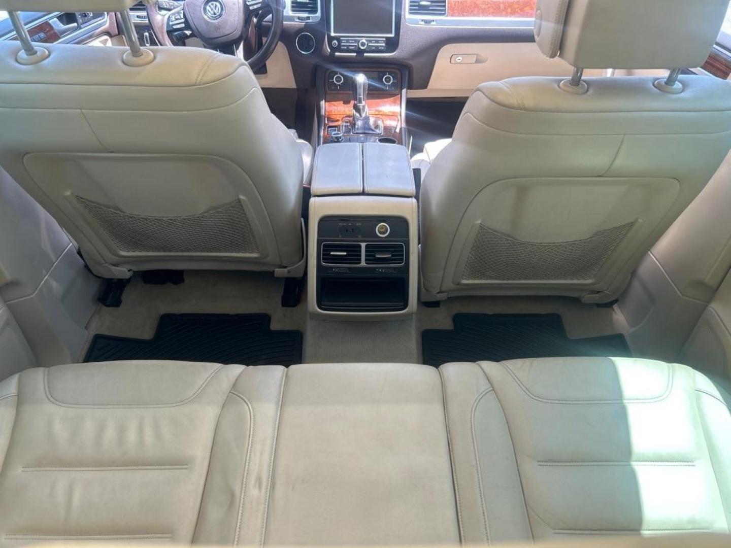 2013 SILVER VOLKSWAGEN TOUAREG V6 (WVGEF9BP6DD) with an 3.6L engine, Automatic transmission, located at 2514 Williamson Rd NE, Roanoke, VA, 24012, (540) 265-7770, 37.294636, -79.936249 - NO CREDIT CHECK FINANCING WITH ONLY $2500 DOWN PAYMENT!!!! Check out our website www.needausedvehicle.com for our No Credit Check/ In House Financing options!! No Credit Check Available!!! In House Financing Available!!! All Clean Title Vehicles (no Salvaged or flooded vehicles ever on our lot)! - Photo#3