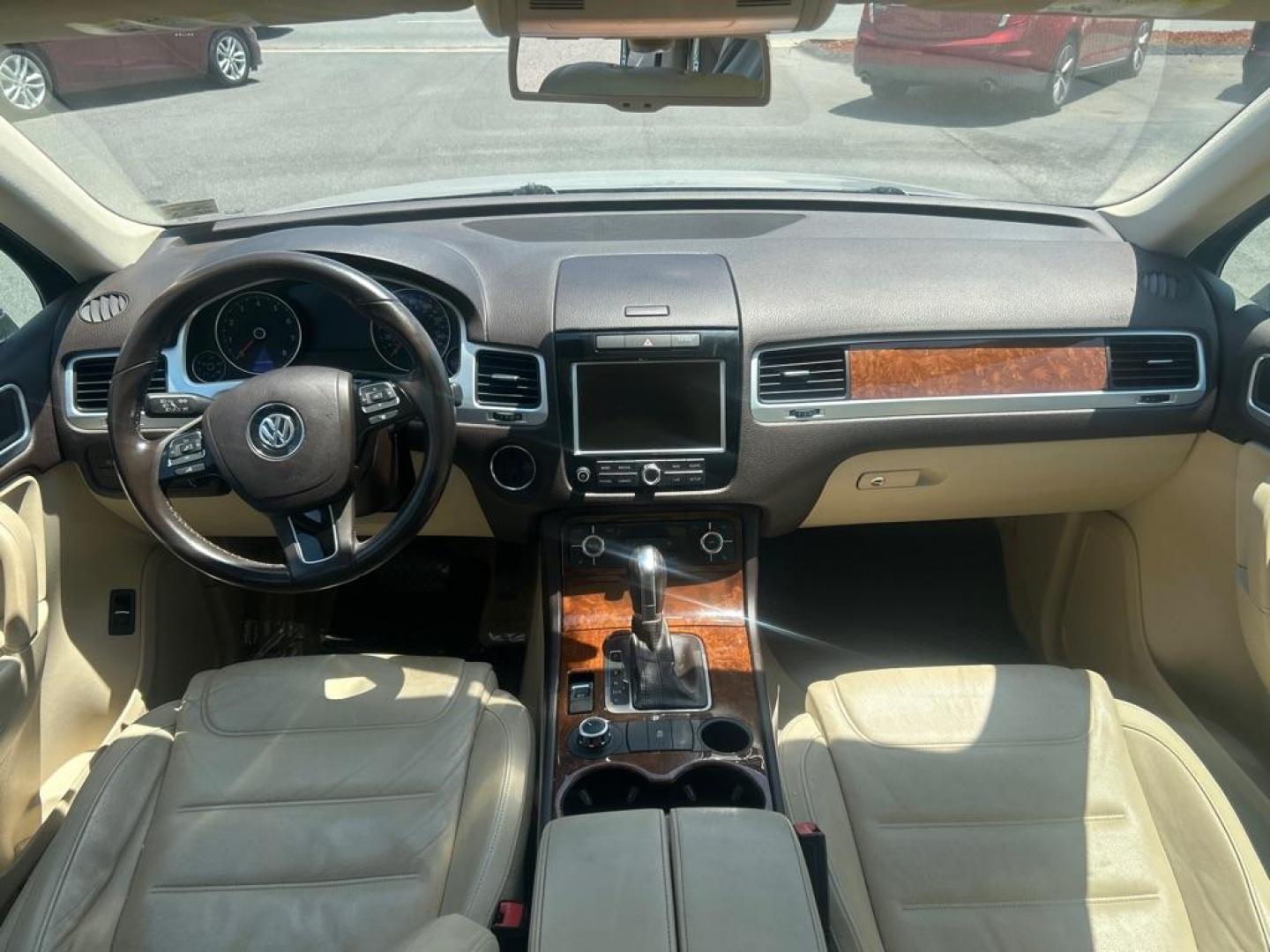 2013 SILVER VOLKSWAGEN TOUAREG V6 (WVGEF9BP6DD) with an 3.6L engine, Automatic transmission, located at 2514 Williamson Rd NE, Roanoke, VA, 24012, (540) 265-7770, 37.294636, -79.936249 - NO CREDIT CHECK FINANCING WITH ONLY $2500 DOWN PAYMENT!!!! Check out our website www.needausedvehicle.com for our No Credit Check/ In House Financing options!! No Credit Check Available!!! In House Financing Available!!! All Clean Title Vehicles (no Salvaged or flooded vehicles ever on our lot)! - Photo#5