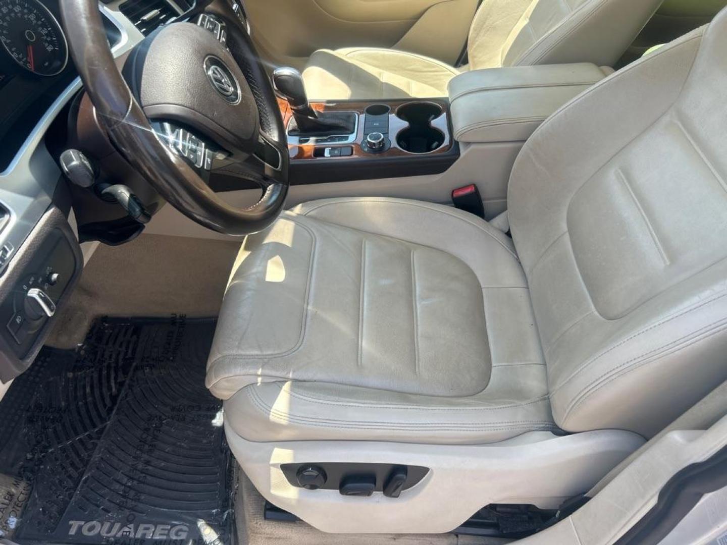 2013 SILVER VOLKSWAGEN TOUAREG V6 (WVGEF9BP6DD) with an 3.6L engine, Automatic transmission, located at 2514 Williamson Rd NE, Roanoke, VA, 24012, (540) 265-7770, 37.294636, -79.936249 - NO CREDIT CHECK FINANCING WITH ONLY $2500 DOWN PAYMENT!!!! Check out our website www.needausedvehicle.com for our No Credit Check/ In House Financing options!! No Credit Check Available!!! In House Financing Available!!! All Clean Title Vehicles (no Salvaged or flooded vehicles ever on our lot)! - Photo#6