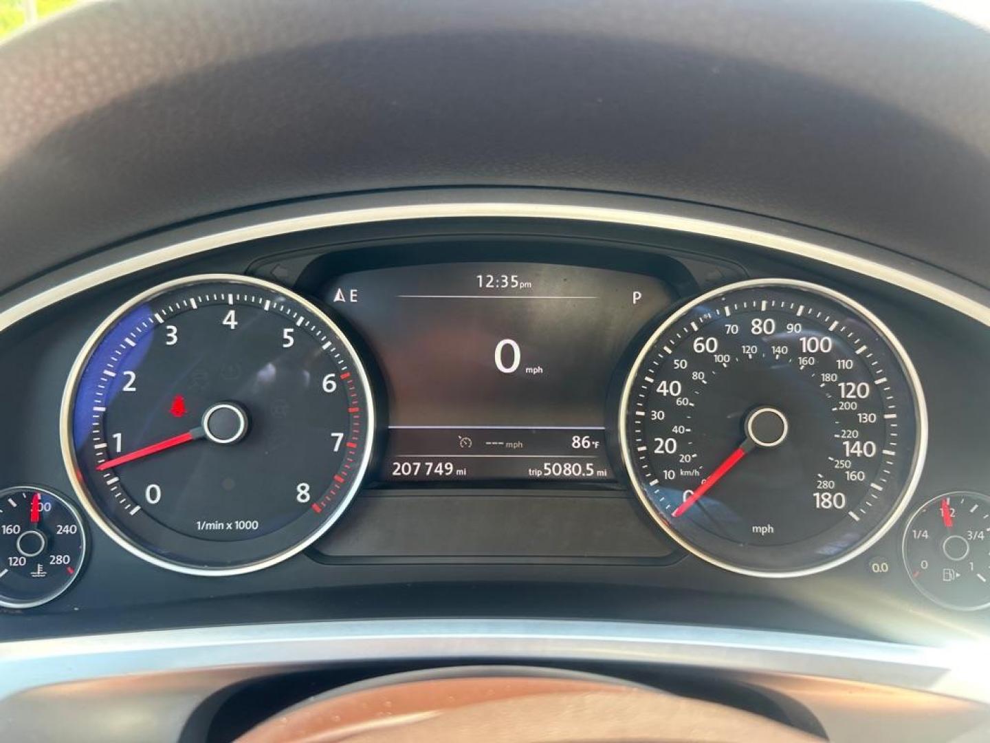 2013 SILVER VOLKSWAGEN TOUAREG V6 (WVGEF9BP6DD) with an 3.6L engine, Automatic transmission, located at 2514 Williamson Rd NE, Roanoke, VA, 24012, (540) 265-7770, 37.294636, -79.936249 - NO CREDIT CHECK FINANCING WITH ONLY $2500 DOWN PAYMENT!!!! Check out our website www.needausedvehicle.com for our No Credit Check/ In House Financing options!! No Credit Check Available!!! In House Financing Available!!! All Clean Title Vehicles (no Salvaged or flooded vehicles ever on our lot)! - Photo#8