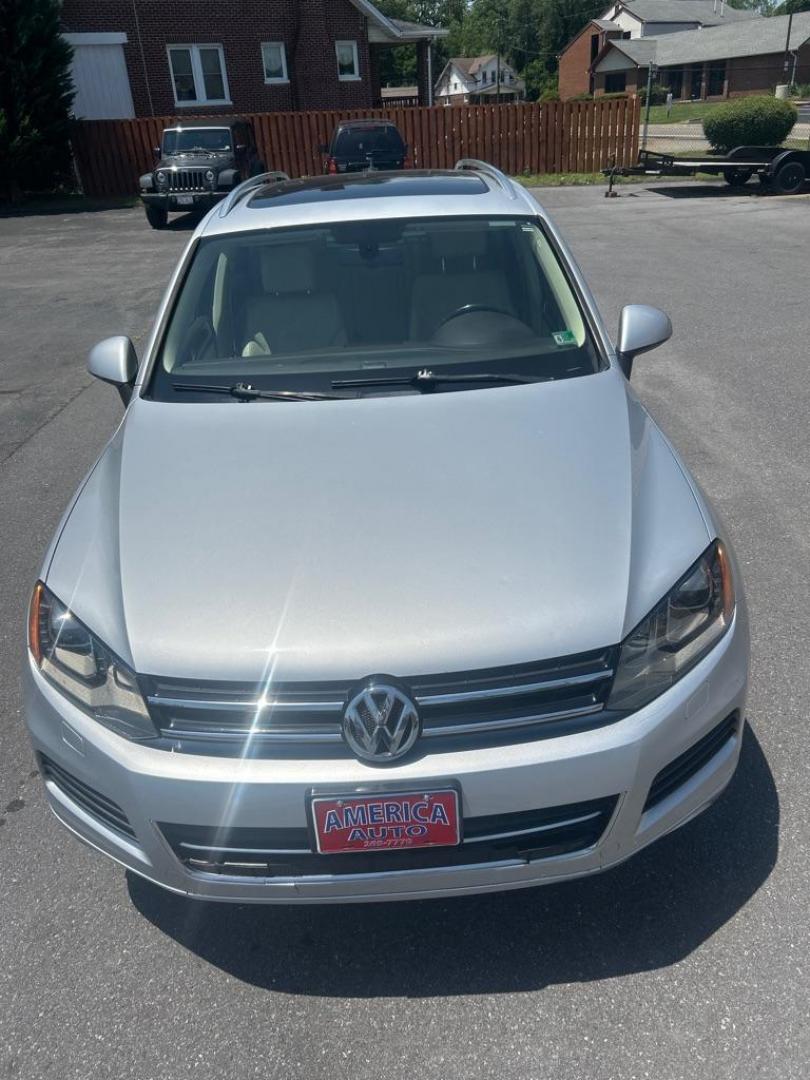 2013 SILVER VOLKSWAGEN TOUAREG V6 (WVGEF9BP6DD) with an 3.6L engine, Automatic transmission, located at 2514 Williamson Rd NE, Roanoke, VA, 24012, (540) 265-7770, 37.294636, -79.936249 - NO CREDIT CHECK FINANCING WITH ONLY $2500 DOWN PAYMENT!!!! Check out our website www.needausedvehicle.com for our No Credit Check/ In House Financing options!! No Credit Check Available!!! In House Financing Available!!! All Clean Title Vehicles (no Salvaged or flooded vehicles ever on our lot)! - Photo#10