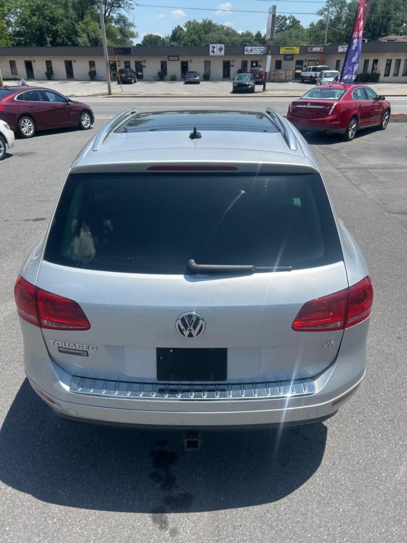 2013 SILVER VOLKSWAGEN TOUAREG V6 (WVGEF9BP6DD) with an 3.6L engine, Automatic transmission, located at 2514 Williamson Rd NE, Roanoke, VA, 24012, (540) 265-7770, 37.294636, -79.936249 - NO CREDIT CHECK FINANCING WITH ONLY $2500 DOWN PAYMENT!!!! Check out our website www.needausedvehicle.com for our No Credit Check/ In House Financing options!! No Credit Check Available!!! In House Financing Available!!! All Clean Title Vehicles (no Salvaged or flooded vehicles ever on our lot)! - Photo#11