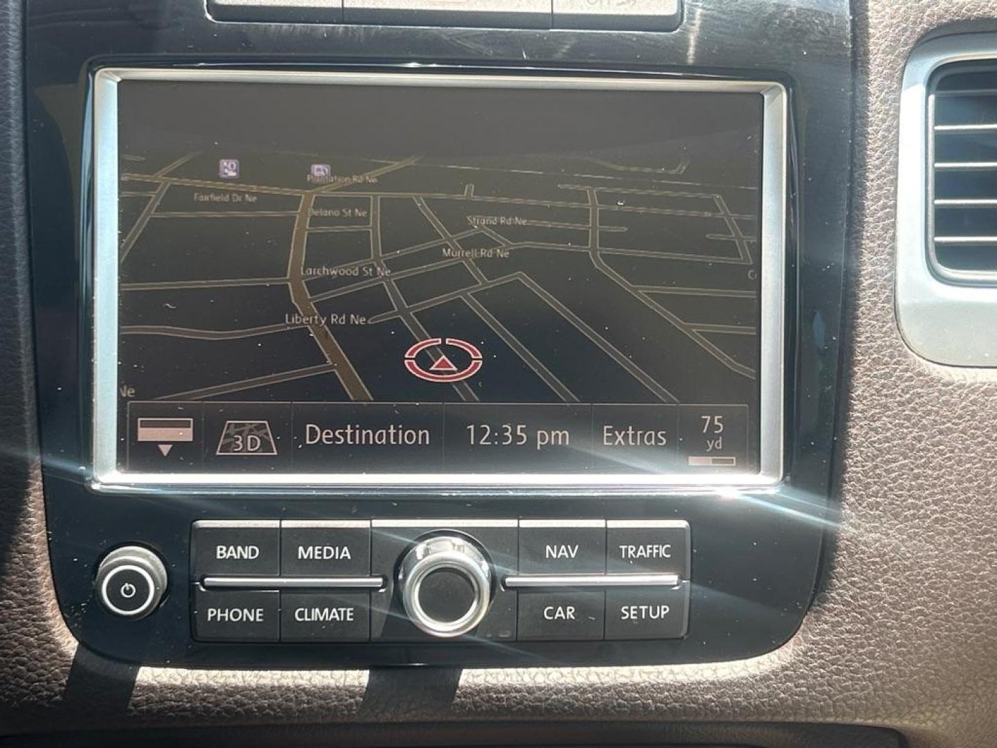 2013 SILVER VOLKSWAGEN TOUAREG V6 (WVGEF9BP6DD) with an 3.6L engine, Automatic transmission, located at 2514 Williamson Rd NE, Roanoke, VA, 24012, (540) 265-7770, 37.294636, -79.936249 - NO CREDIT CHECK FINANCING WITH ONLY $2500 DOWN PAYMENT!!!! Check out our website www.needausedvehicle.com for our No Credit Check/ In House Financing options!! No Credit Check Available!!! In House Financing Available!!! All Clean Title Vehicles (no Salvaged or flooded vehicles ever on our lot)! - Photo#12