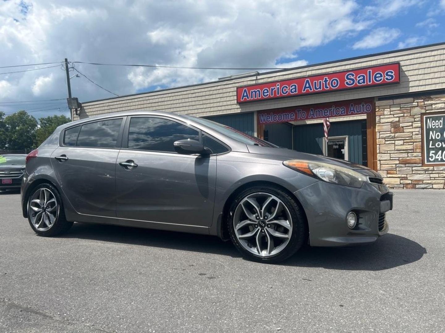 2015 GRAY KIA FORTE SX (KNAFZ5A35F5) with an 1.6L engine, 6-Speed Manual transmission, located at 2514 Williamson Rd NE, Roanoke, VA, 24012, (540) 265-7770, 37.294636, -79.936249 - Photo#0