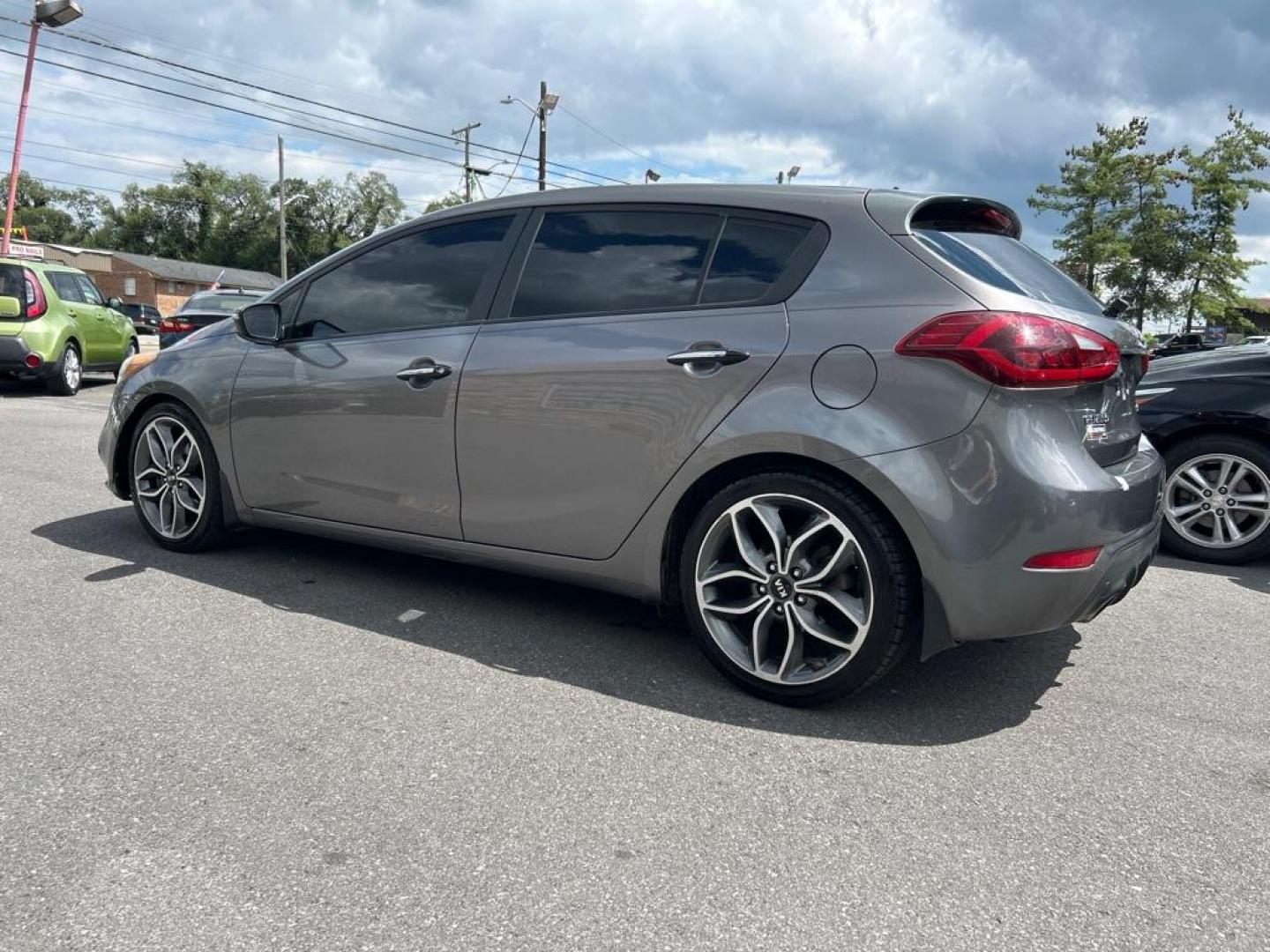 2015 GRAY KIA FORTE SX (KNAFZ5A35F5) with an 1.6L engine, 6-Speed Manual transmission, located at 2514 Williamson Rd NE, Roanoke, VA, 24012, (540) 265-7770, 37.294636, -79.936249 - Photo#8