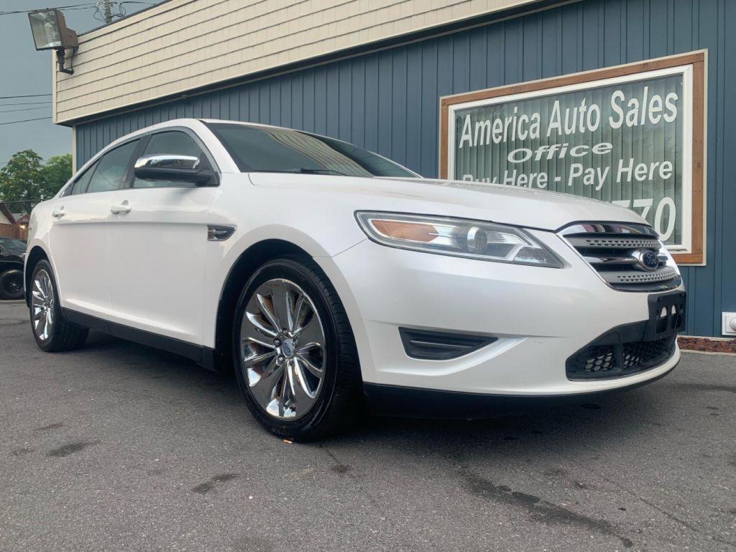 2011 WHITE FORD TAURUS LIMITED (1FAHP2FW3BG) with an 3.5L engine, Automatic transmission, located at 2514 Williamson Rd NE, Roanoke, VA, 24012, (540) 265-7770, 37.294636, -79.936249 - Photo#0