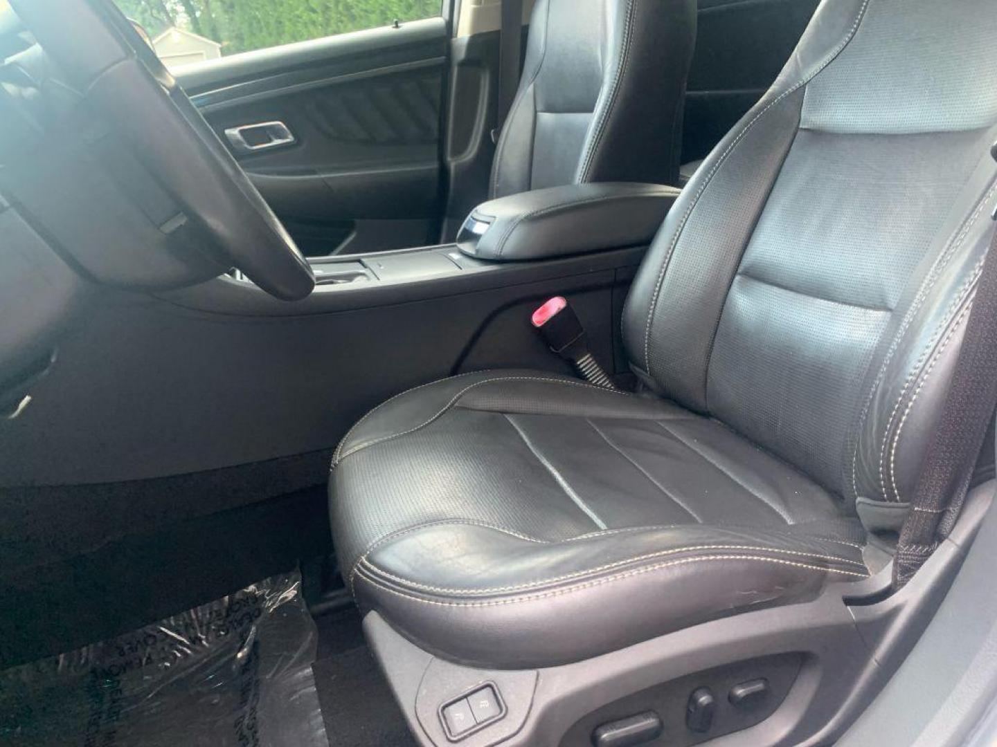2011 WHITE FORD TAURUS LIMITED (1FAHP2FW3BG) with an 3.5L engine, Automatic transmission, located at 2514 Williamson Rd NE, Roanoke, VA, 24012, (540) 265-7770, 37.294636, -79.936249 - Photo#2