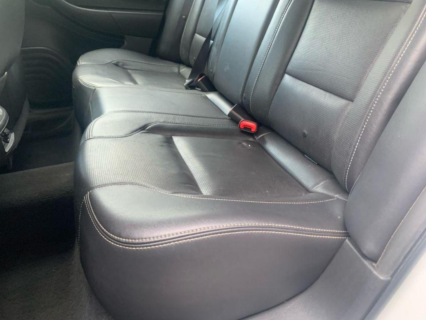 2011 WHITE FORD TAURUS LIMITED (1FAHP2FW3BG) with an 3.5L engine, Automatic transmission, located at 2514 Williamson Rd NE, Roanoke, VA, 24012, (540) 265-7770, 37.294636, -79.936249 - Photo#4
