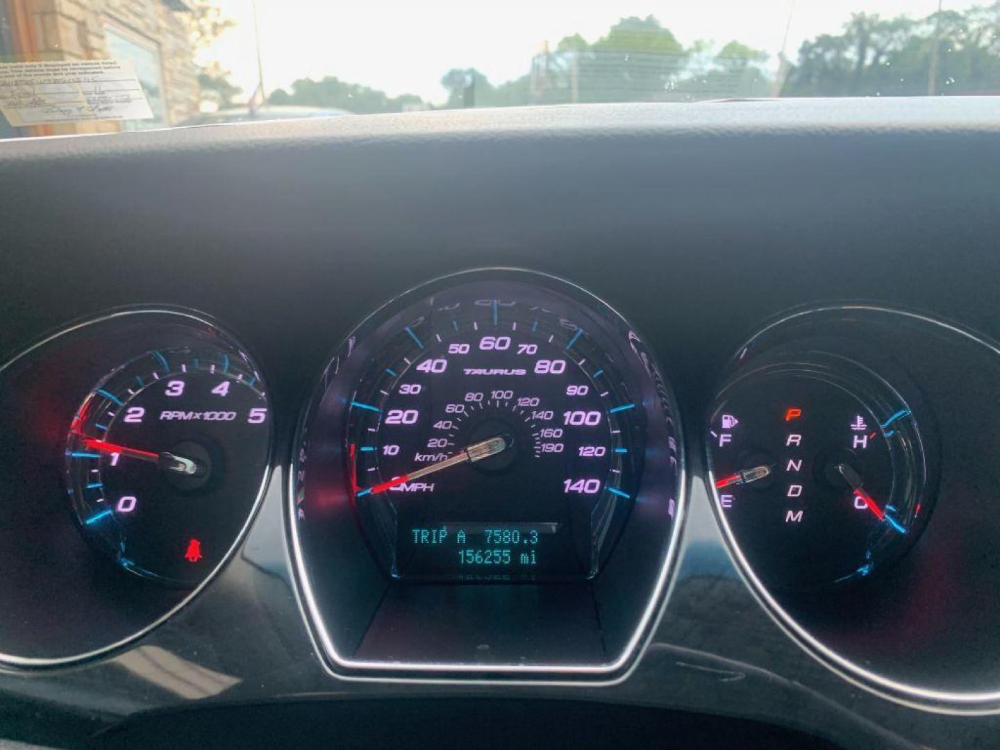 2011 WHITE FORD TAURUS LIMITED (1FAHP2FW3BG) with an 3.5L engine, Automatic transmission, located at 2514 Williamson Rd NE, Roanoke, VA, 24012, (540) 265-7770, 37.294636, -79.936249 - Photo#5