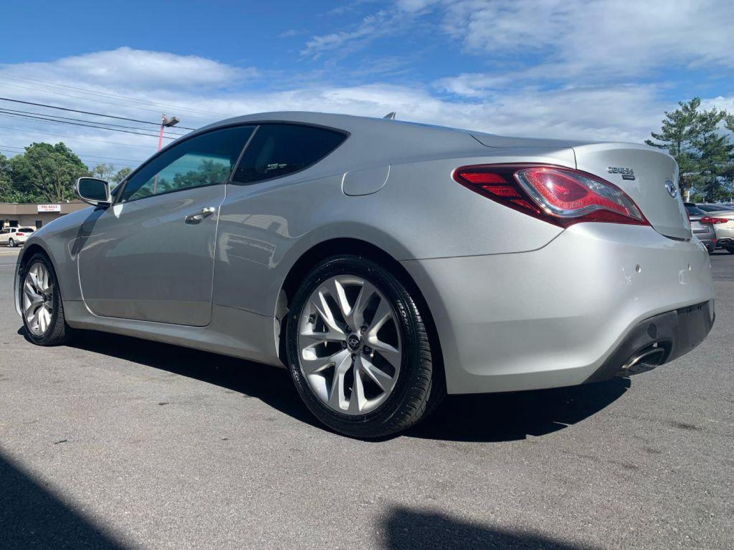 2013 SILVER HYUNDAI GENESIS COUPE 3.8L (KMHHU6KJ1DU) with an 3.8L engine, Automatic transmission, located at 2514 Williamson Rd NE, Roanoke, VA, 24012, (540) 265-7770, 37.294636, -79.936249 - Photo#1