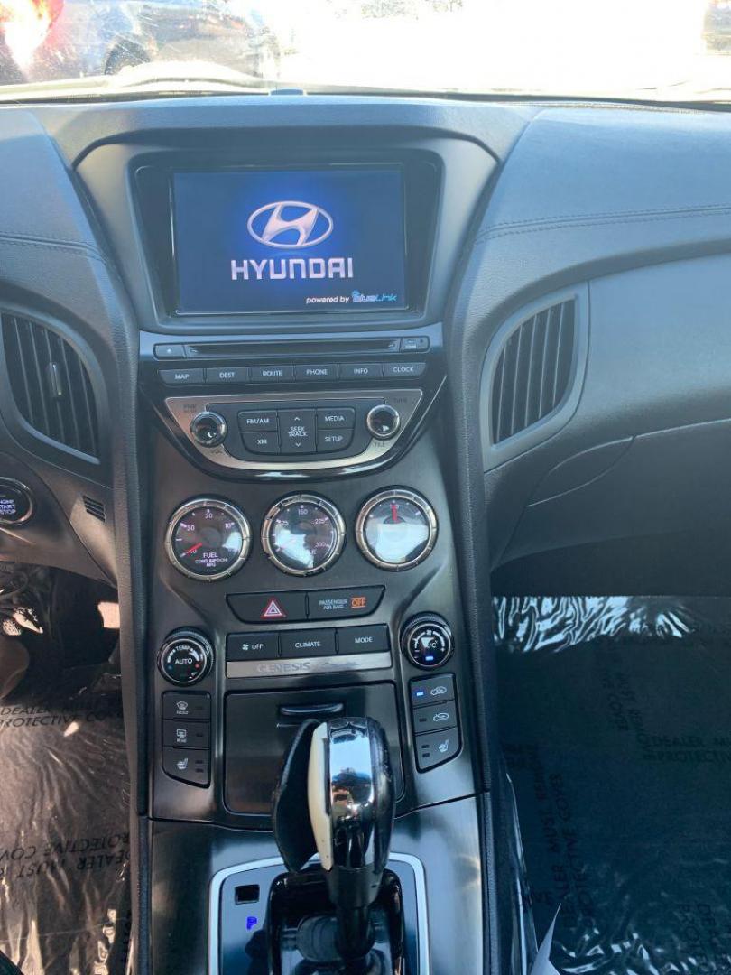 2013 SILVER HYUNDAI GENESIS COUPE 3.8L (KMHHU6KJ1DU) with an 3.8L engine, Automatic transmission, located at 2514 Williamson Rd NE, Roanoke, VA, 24012, (540) 265-7770, 37.294636, -79.936249 - Photo#4